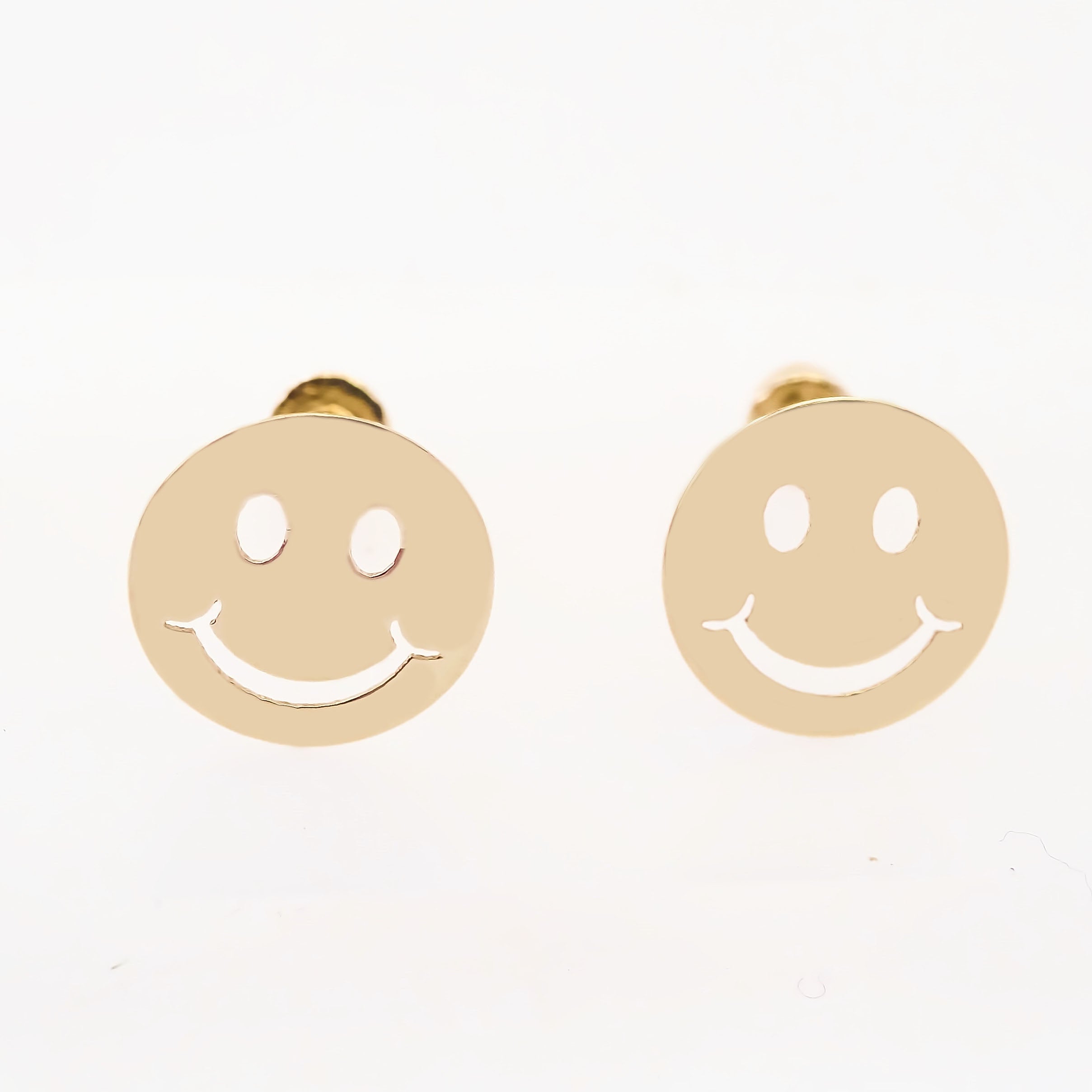 Amor Eterno - Broqueles Tachuela / Aretes / Oro Sólido 10k / Carita Feliz