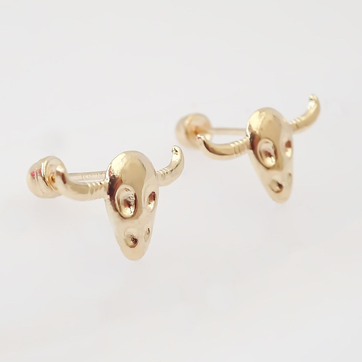 Amor Eterno - Broqueles Cráneo De Toro / Aretes / Oro 10k