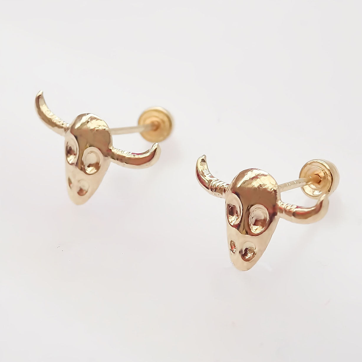Amor Eterno - Broqueles Cráneo De Toro / Aretes / Oro 10k