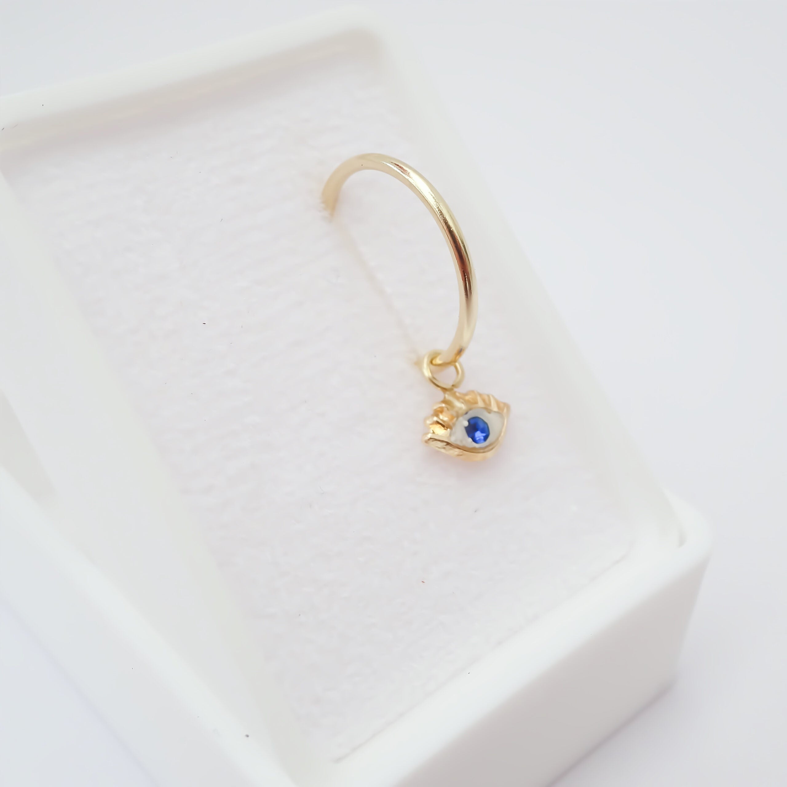 Dije con arracada Ojo Turco Oro amarillo 10k.