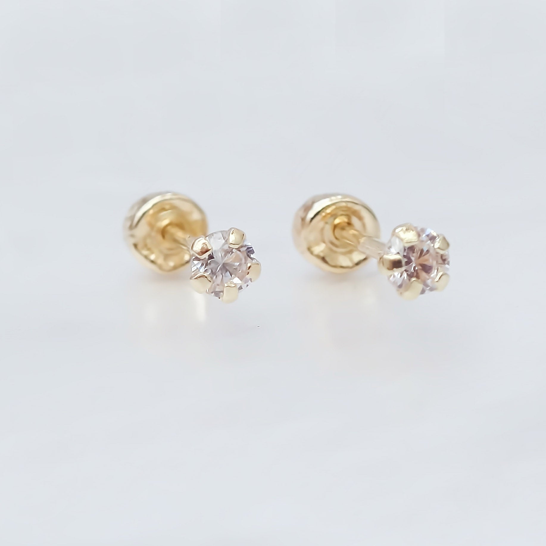 Amor Eterno - Broqueles Recto Mini Bebé / Aretes / Oro 10k / Transparente