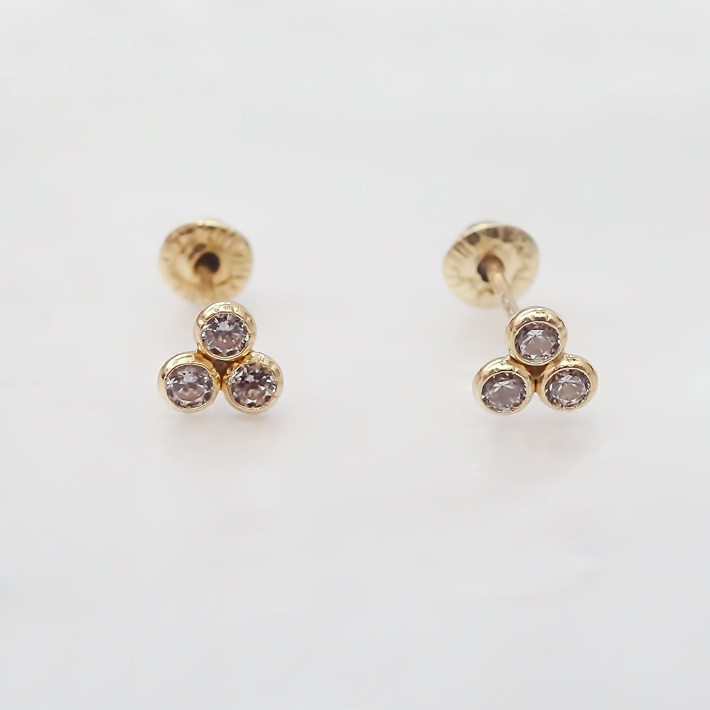 Amor Eterno - Broqueles Mini Trébol / Aretes / Oro 10k / Transparente