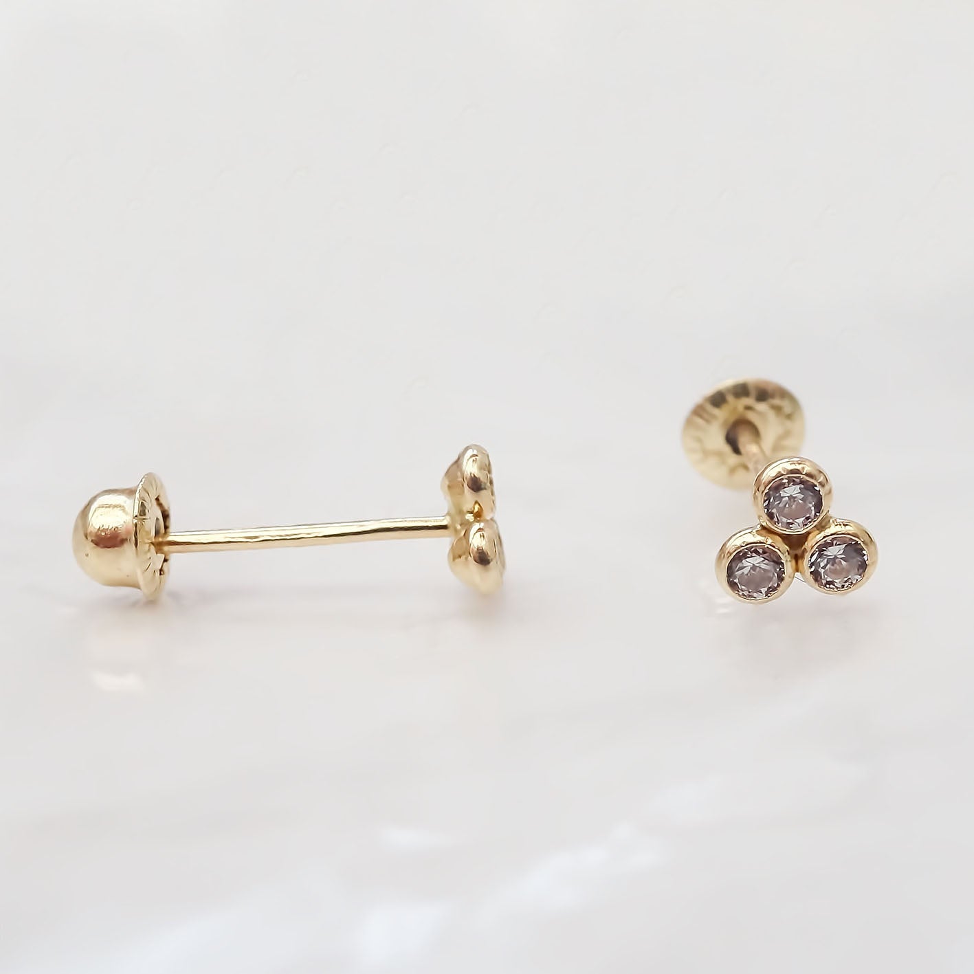 Amor Eterno - Broqueles Mini Trébol / Aretes / Oro 10k / Transparente