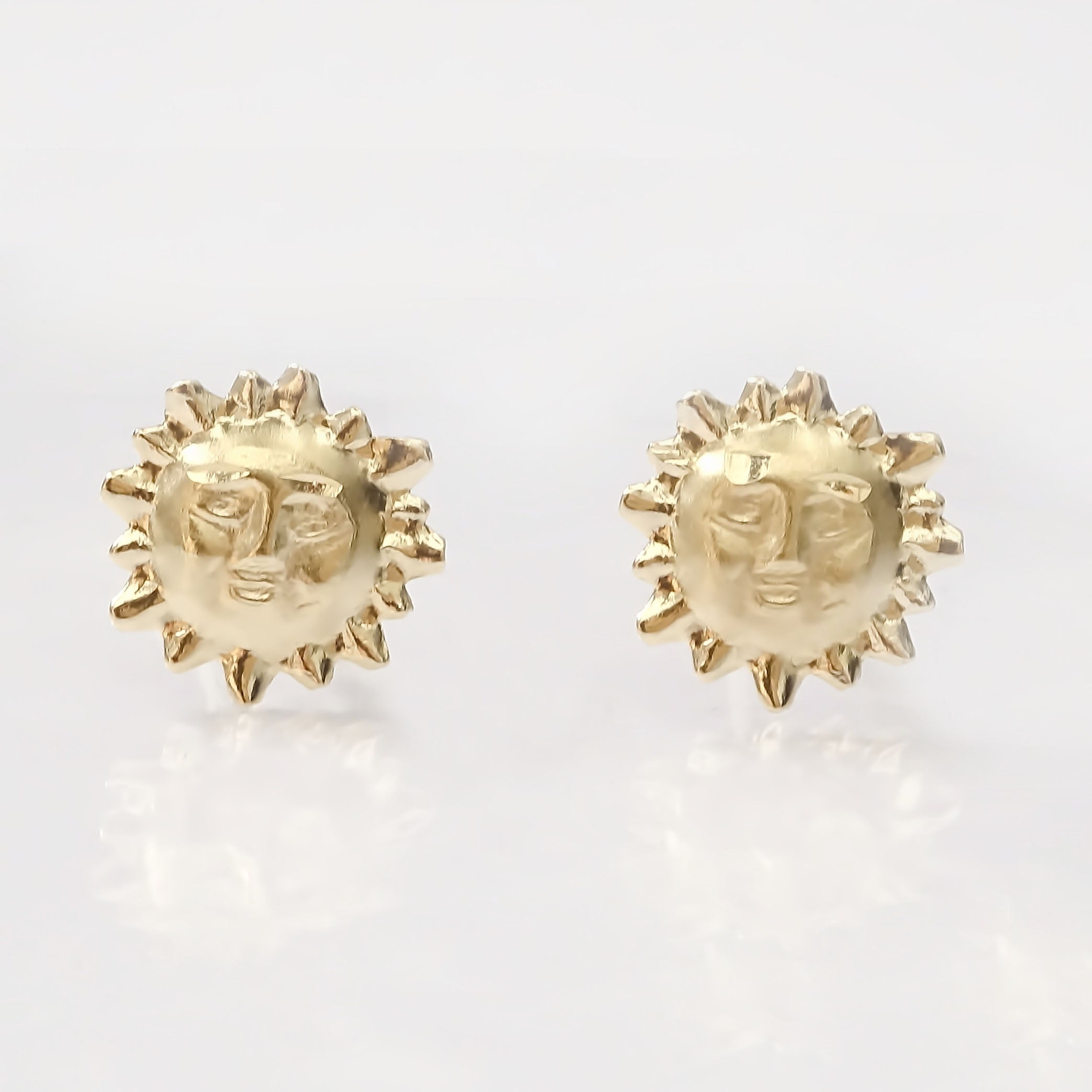 Amor Eterno - Broqueles / Aretes Sol Bebé / Oro 10k