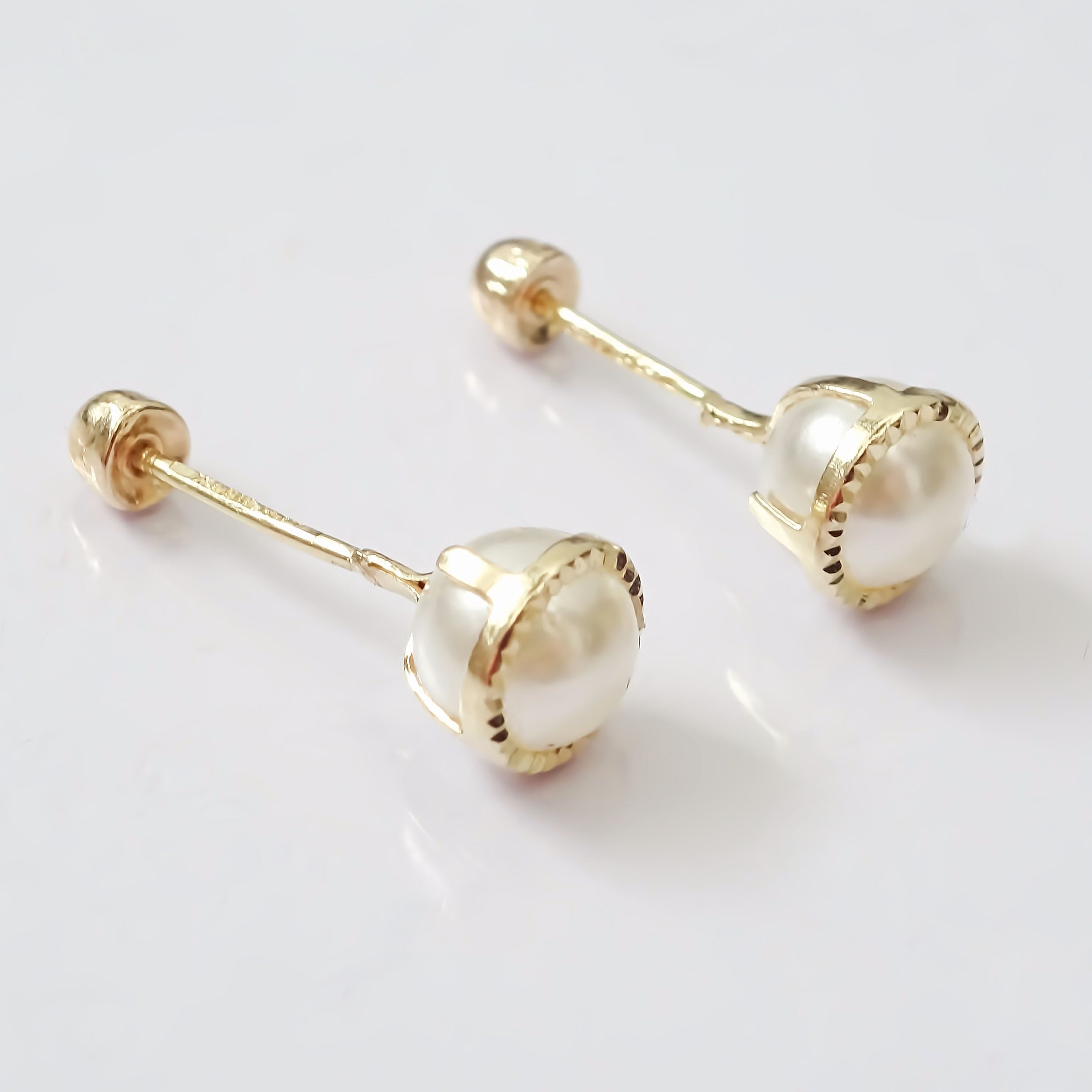 Amor Eterno - Broqueles Perla Facetada / Aretes / Oro 10k
