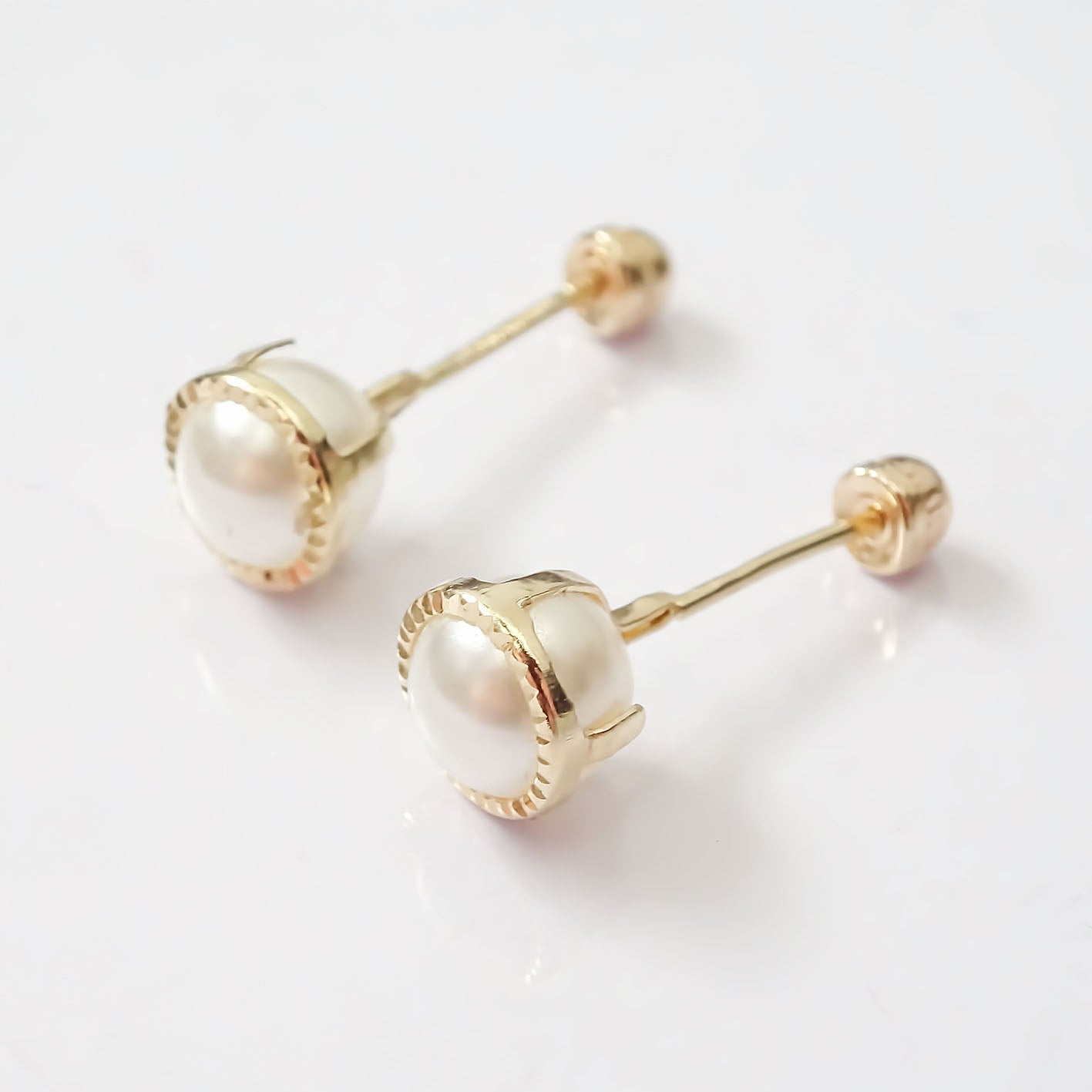 Amor Eterno - Broqueles Perla Facetada / Aretes / Oro 10k
