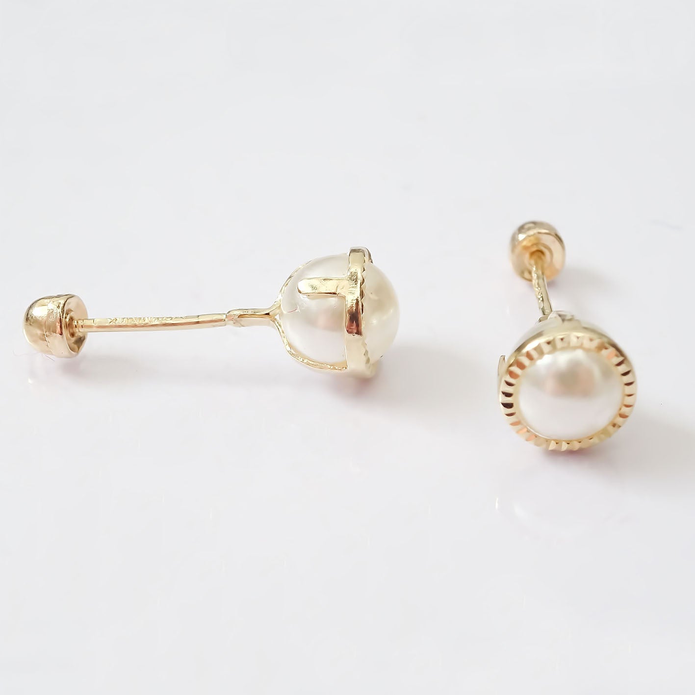 Amor Eterno - Broqueles Perla Facetada / Aretes / Oro 10k