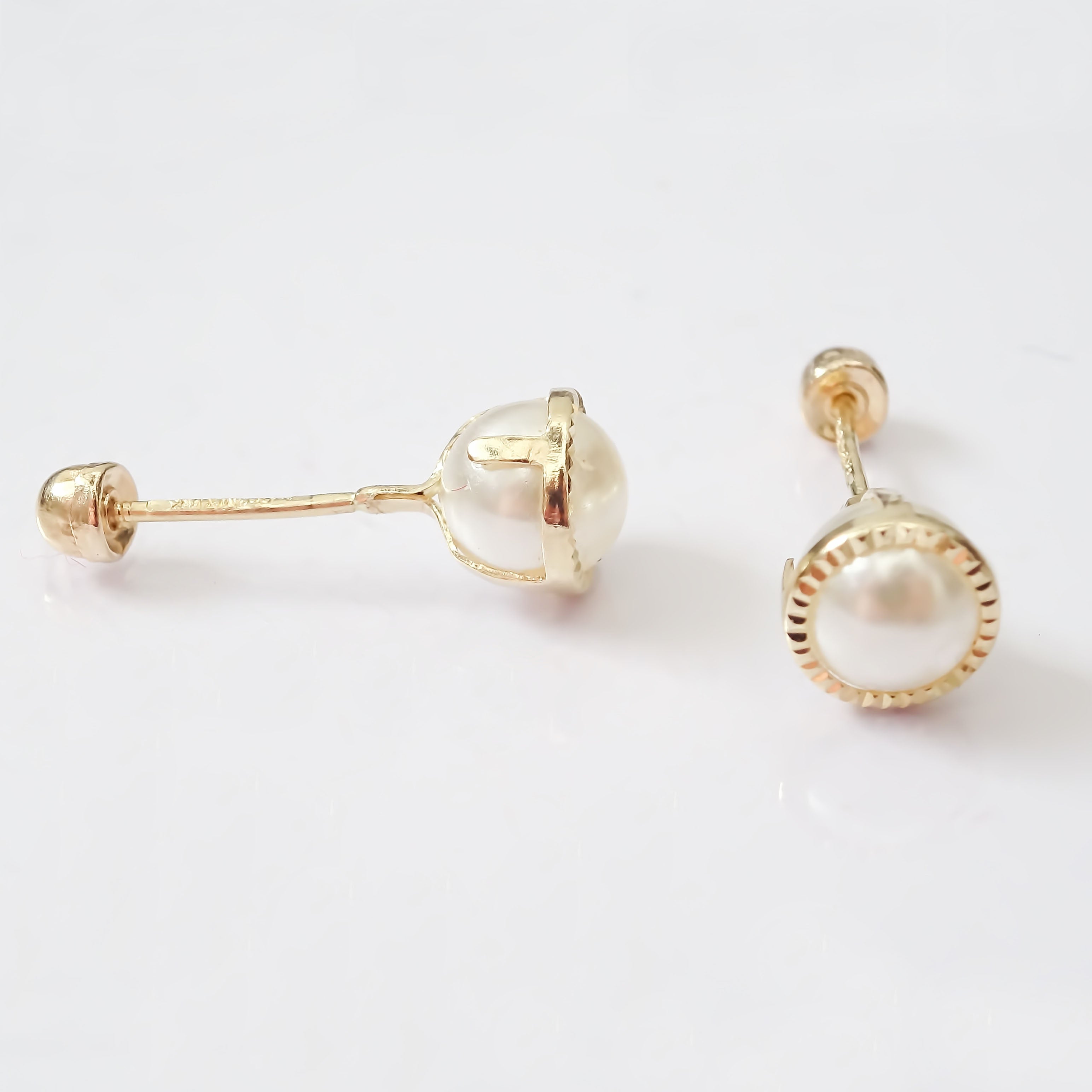 Amor Eterno - Broqueles Perla Facetada Mini Aretes Oro 10k