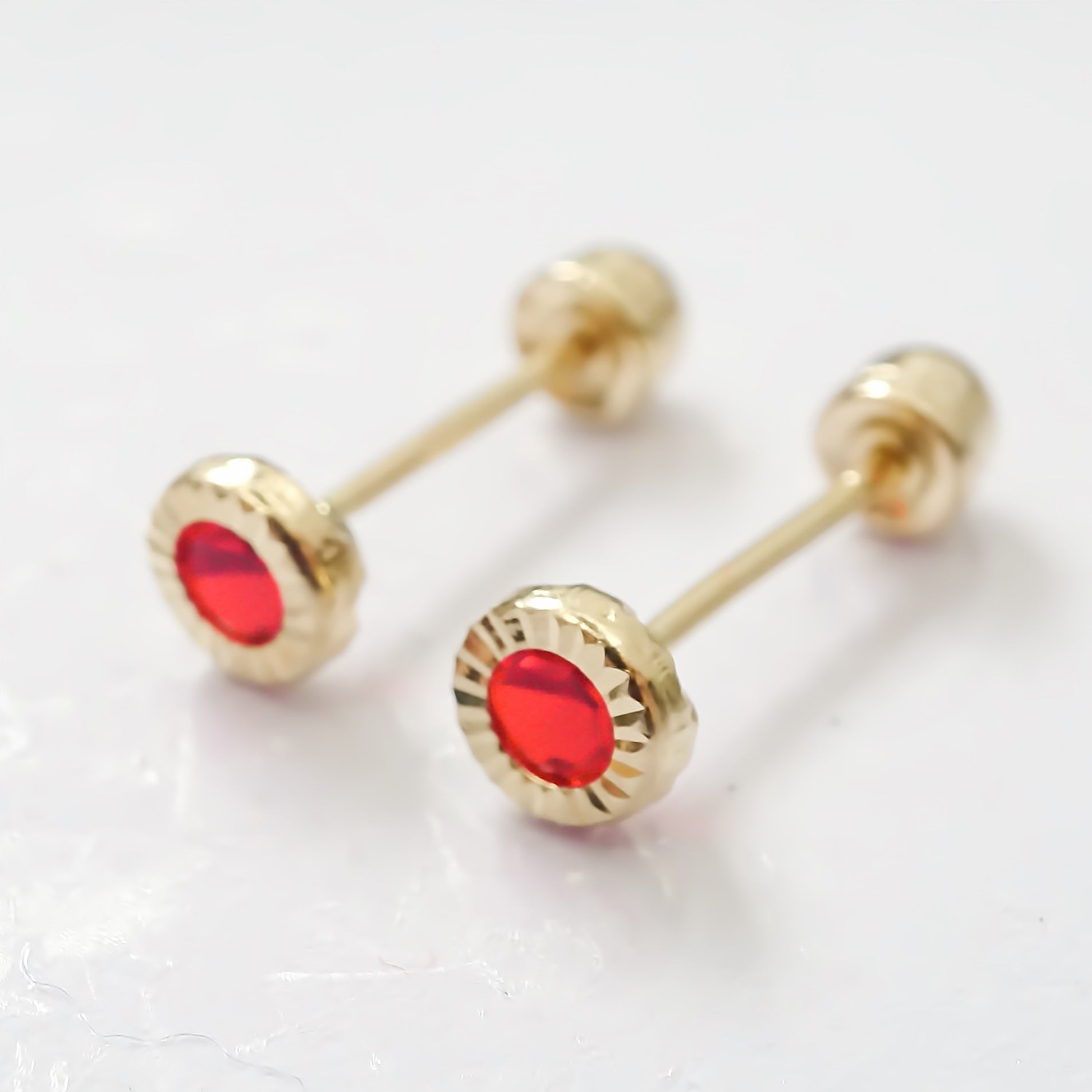 Amor Eterno - Broqueles Facetado Bebé / Aretes / Oro 10k / Rojo