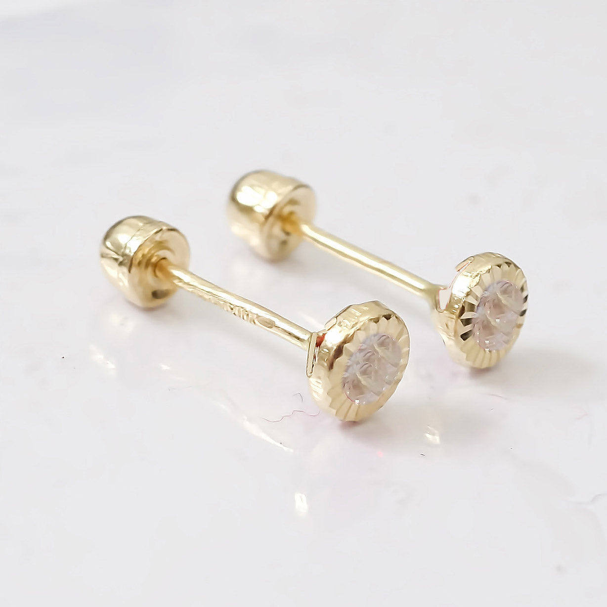 Amor Eterno - Broqueles Facetado Bebé / Aretes / Oro 10k / Transparente