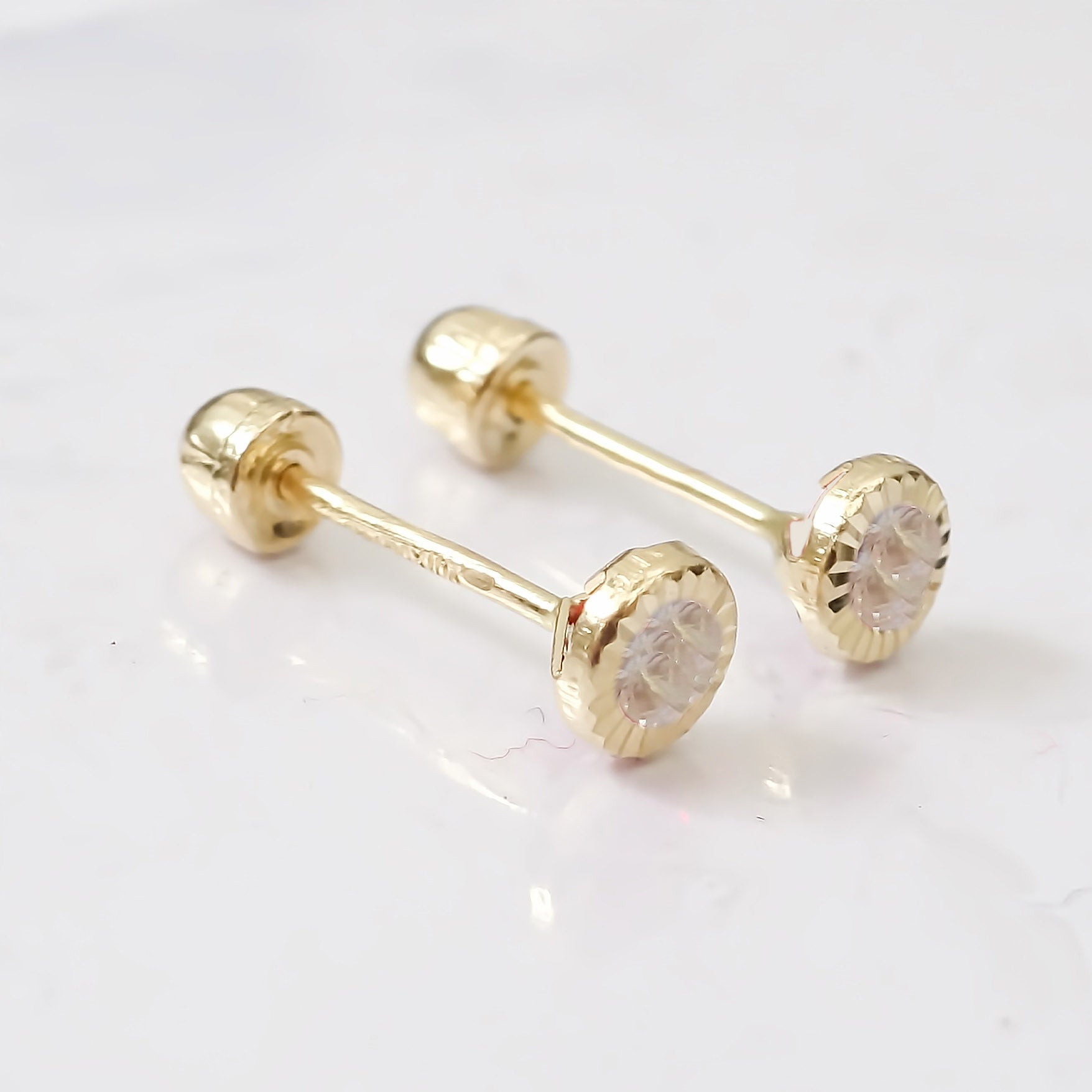 Amor Eterno - Broqueles Facetado Bebé / Aretes / Oro 10k / Transparente
