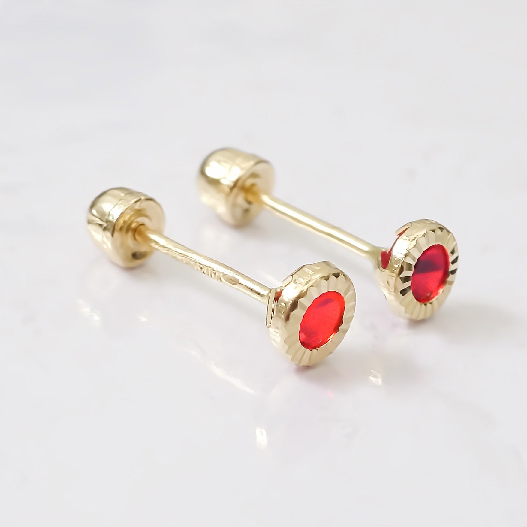 Amor Eterno - Broqueles Facetado Bebé / Aretes / Oro 10k / Rojo
