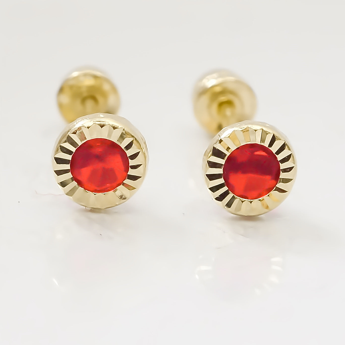 Amor Eterno - Broqueles Facetado Bebé / Aretes / Oro 10k / Rojo
