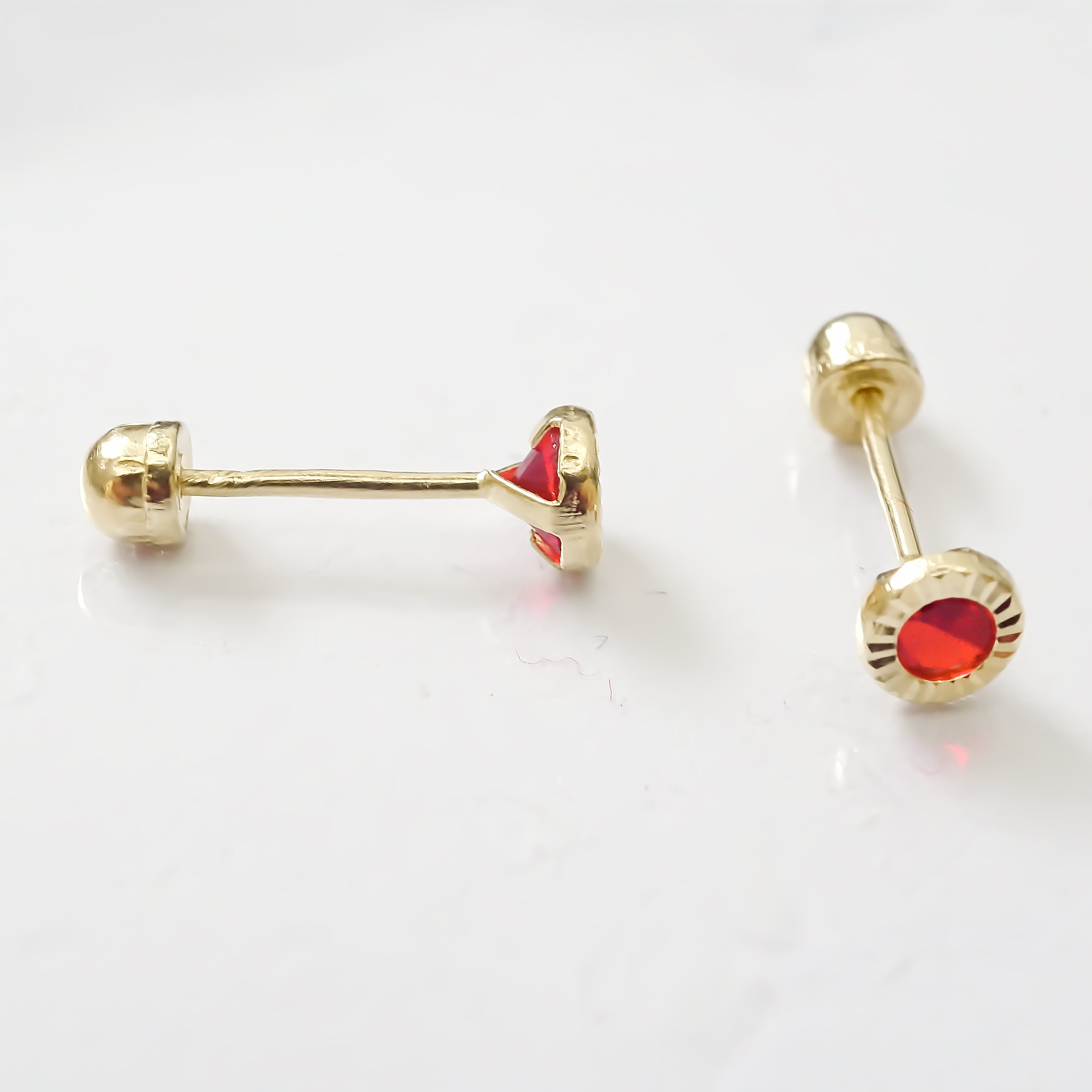 Amor Eterno - Broqueles Facetado Bebé / Aretes / Oro 10k / Rojo