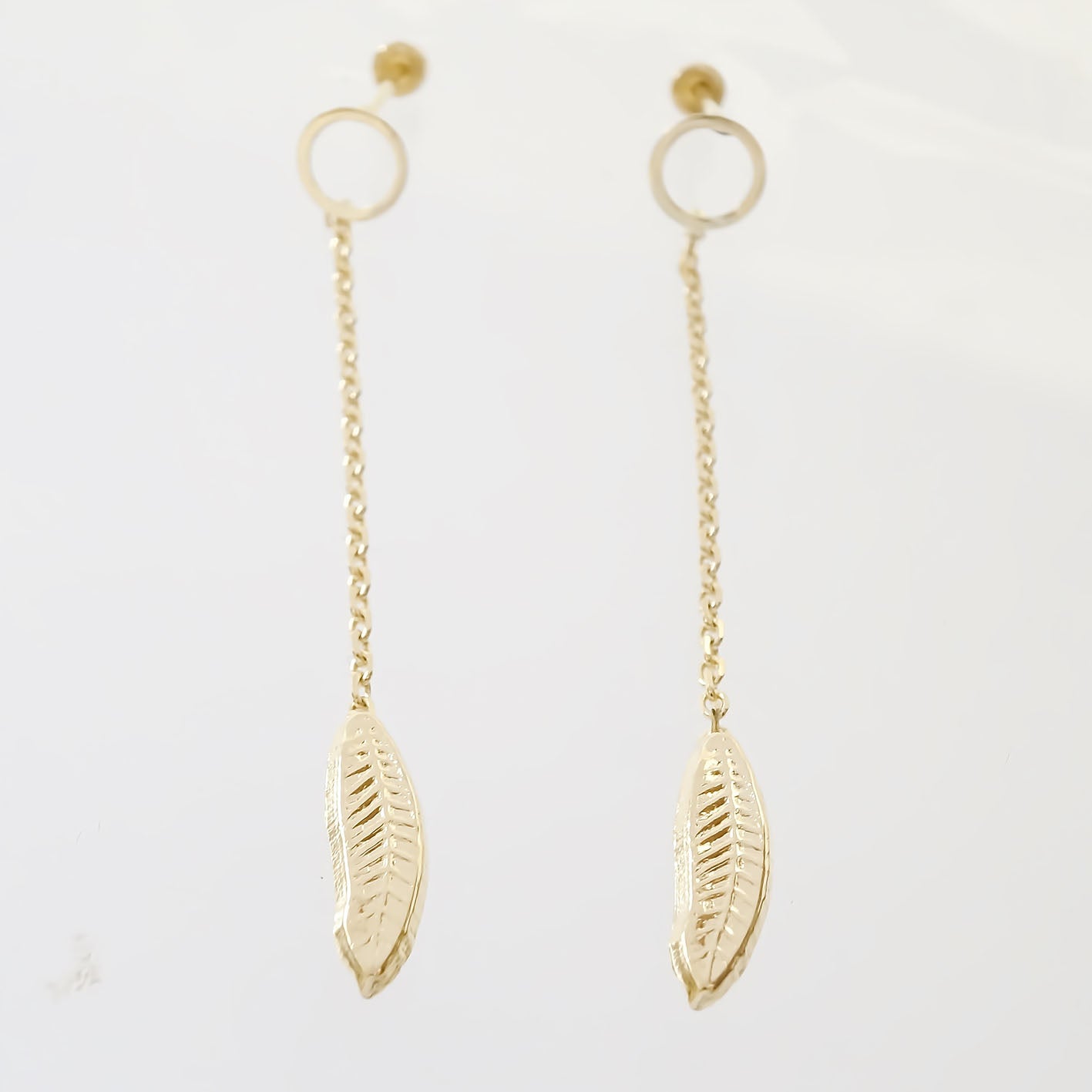Amor Eterno - Aretes Largos / Oro Sólido 10k Pluma