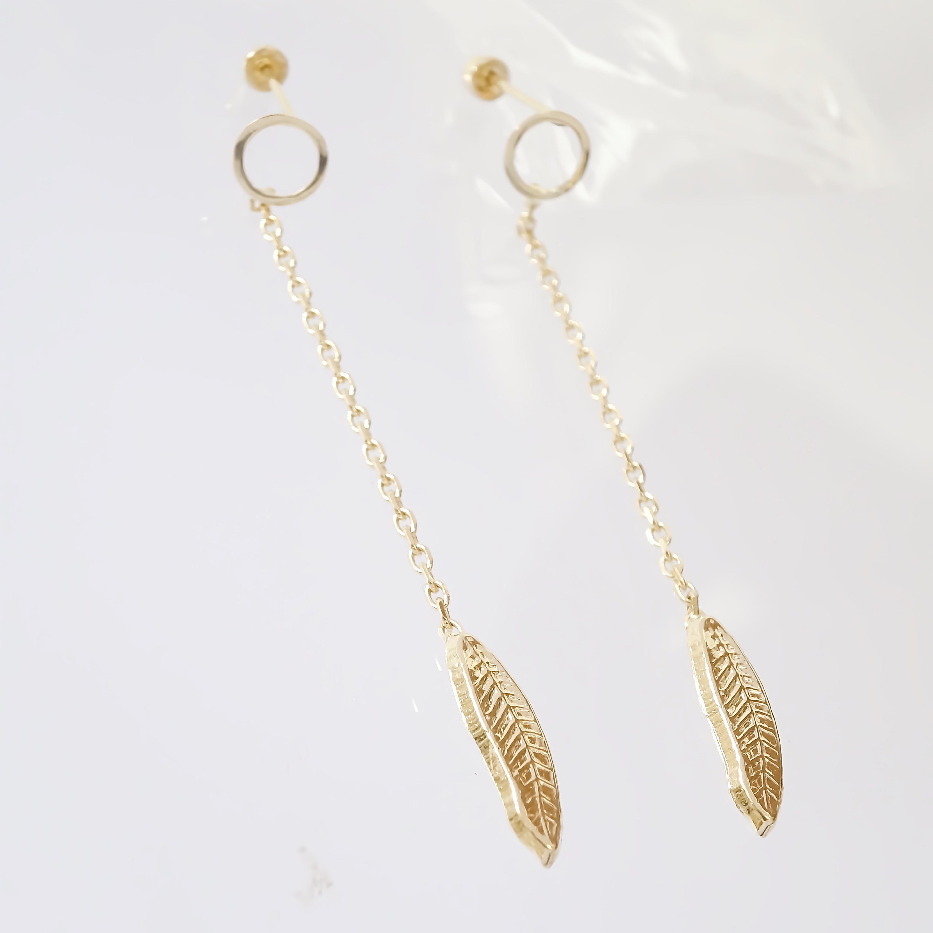Amor Eterno - Aretes Largos / Oro Sólido 10k Pluma