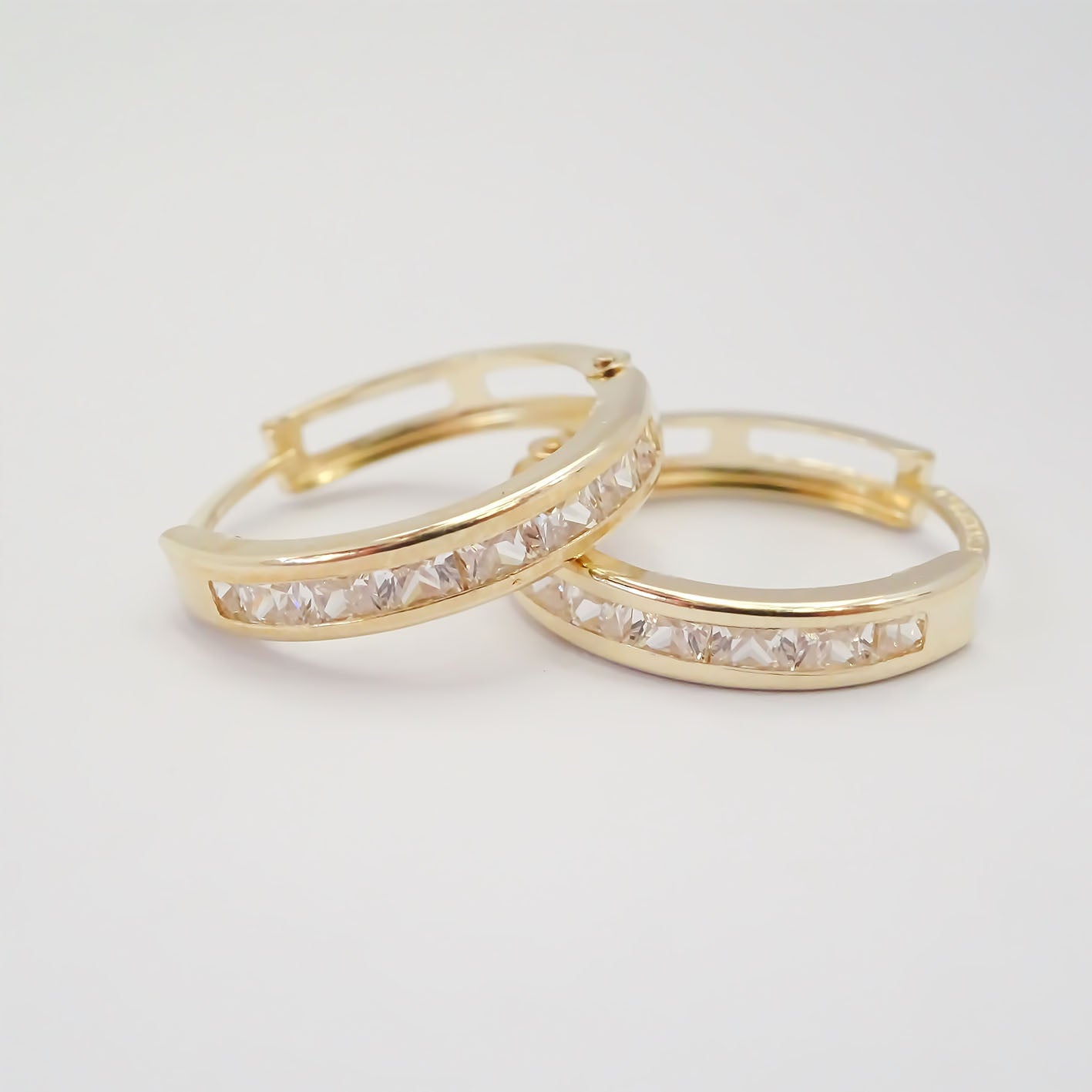 Amor Eterno - Arracadas / Aretes / Huggies Génesis* Oro 10k