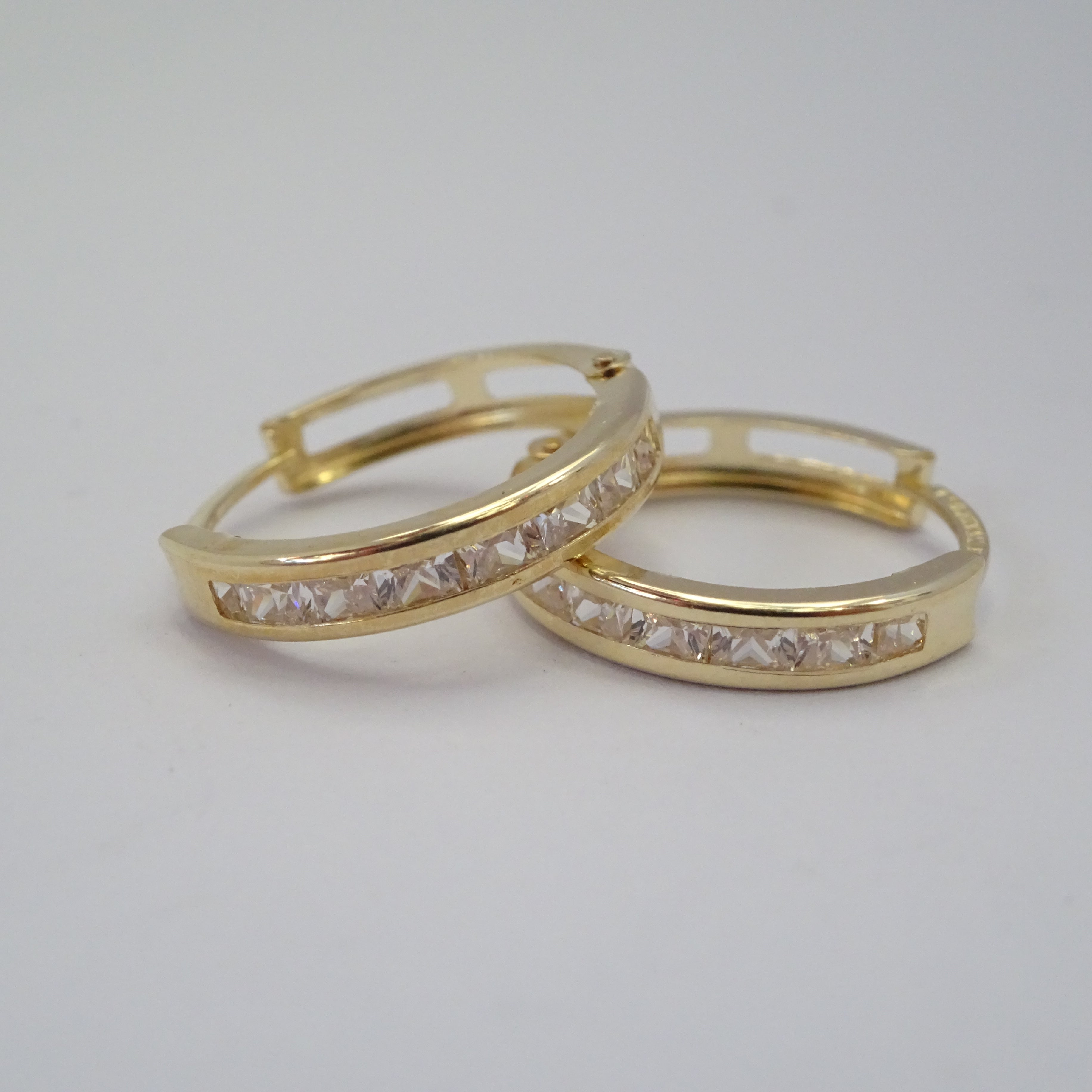 Amor Eterno - Arracadas / Aretes / Huggies Génesis* Oro 10k