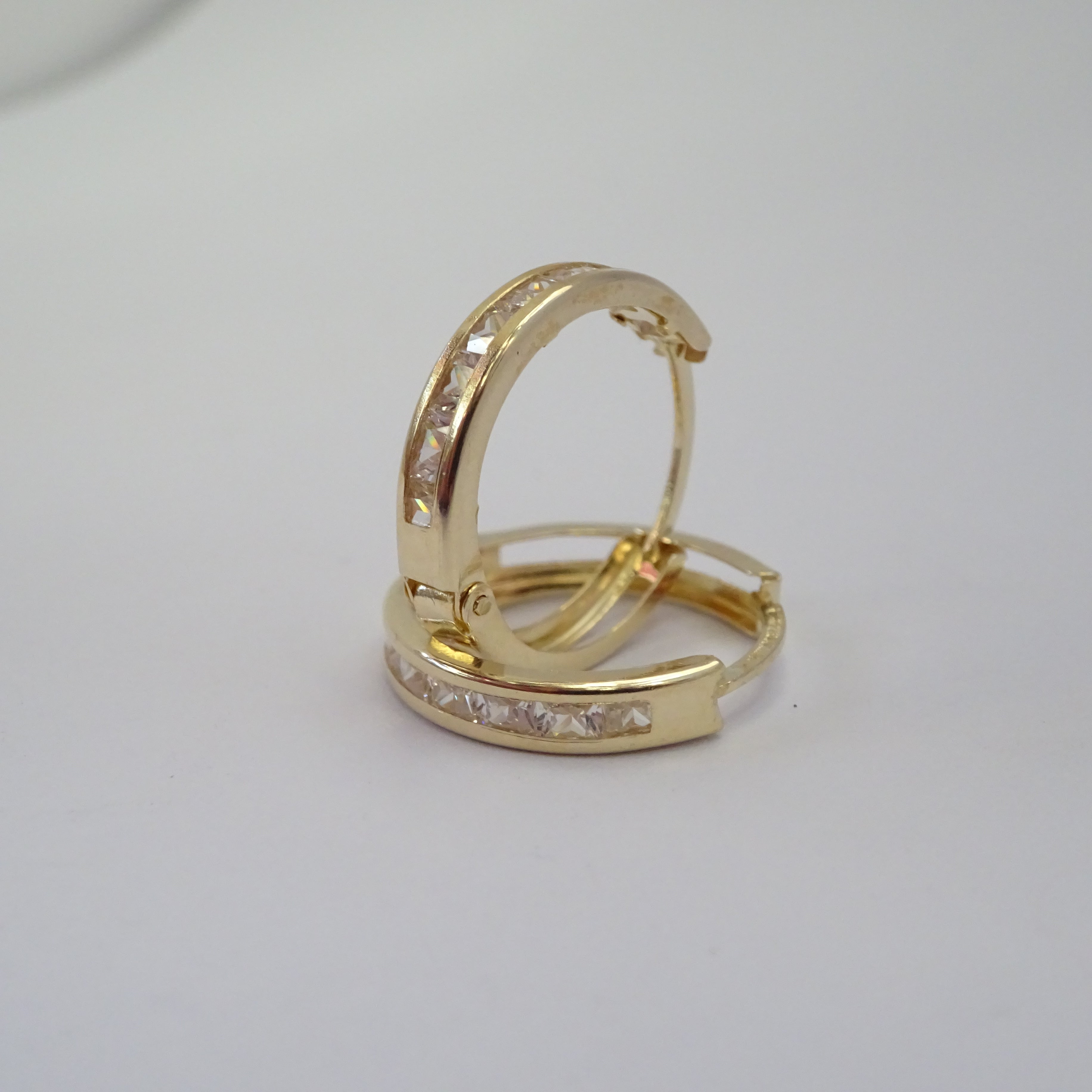 Amor Eterno - Arracadas / Aretes / Huggies Génesis* Oro 10k