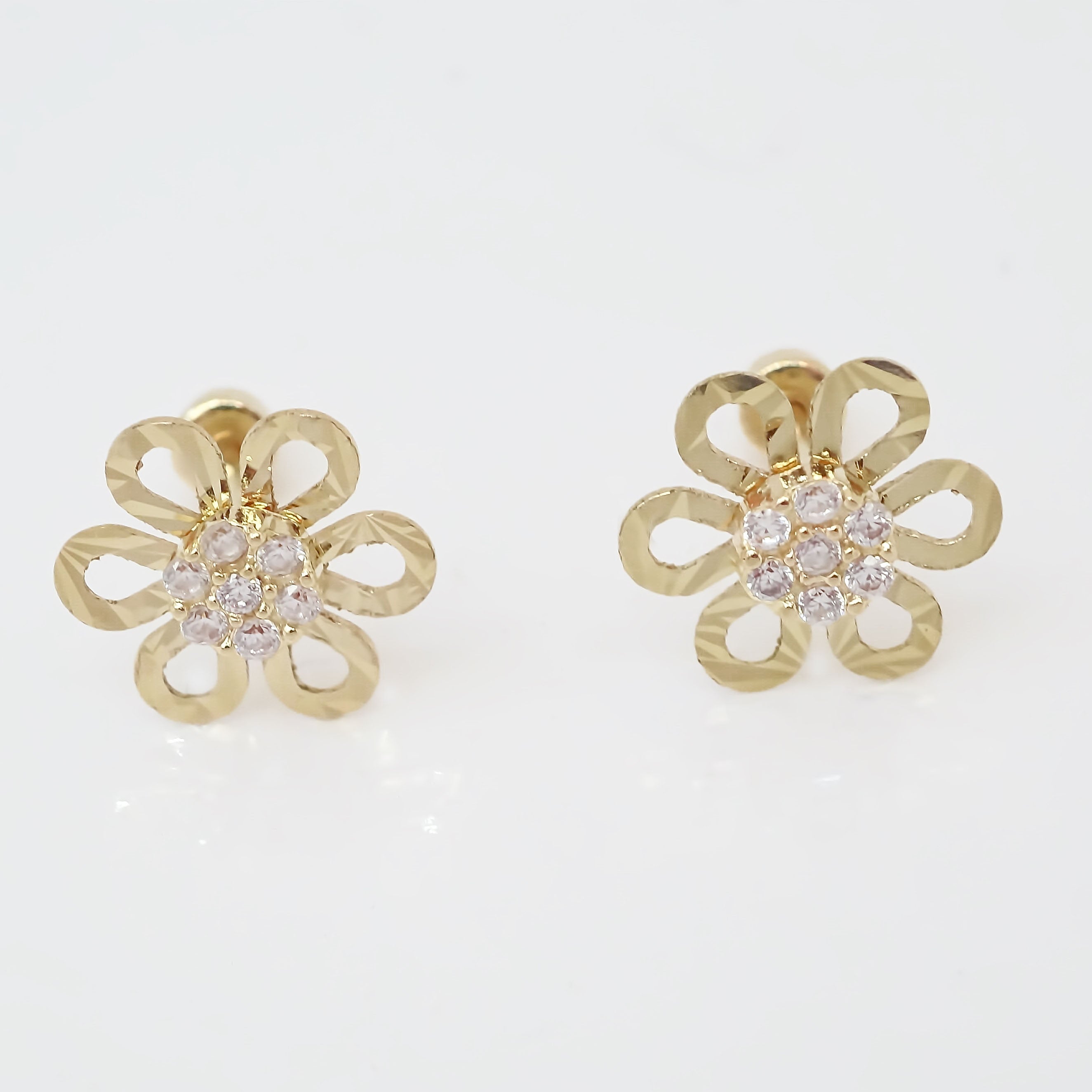 Amor Eterno- Broqueles Flor Diamante Facetada Aretes Oro 10k