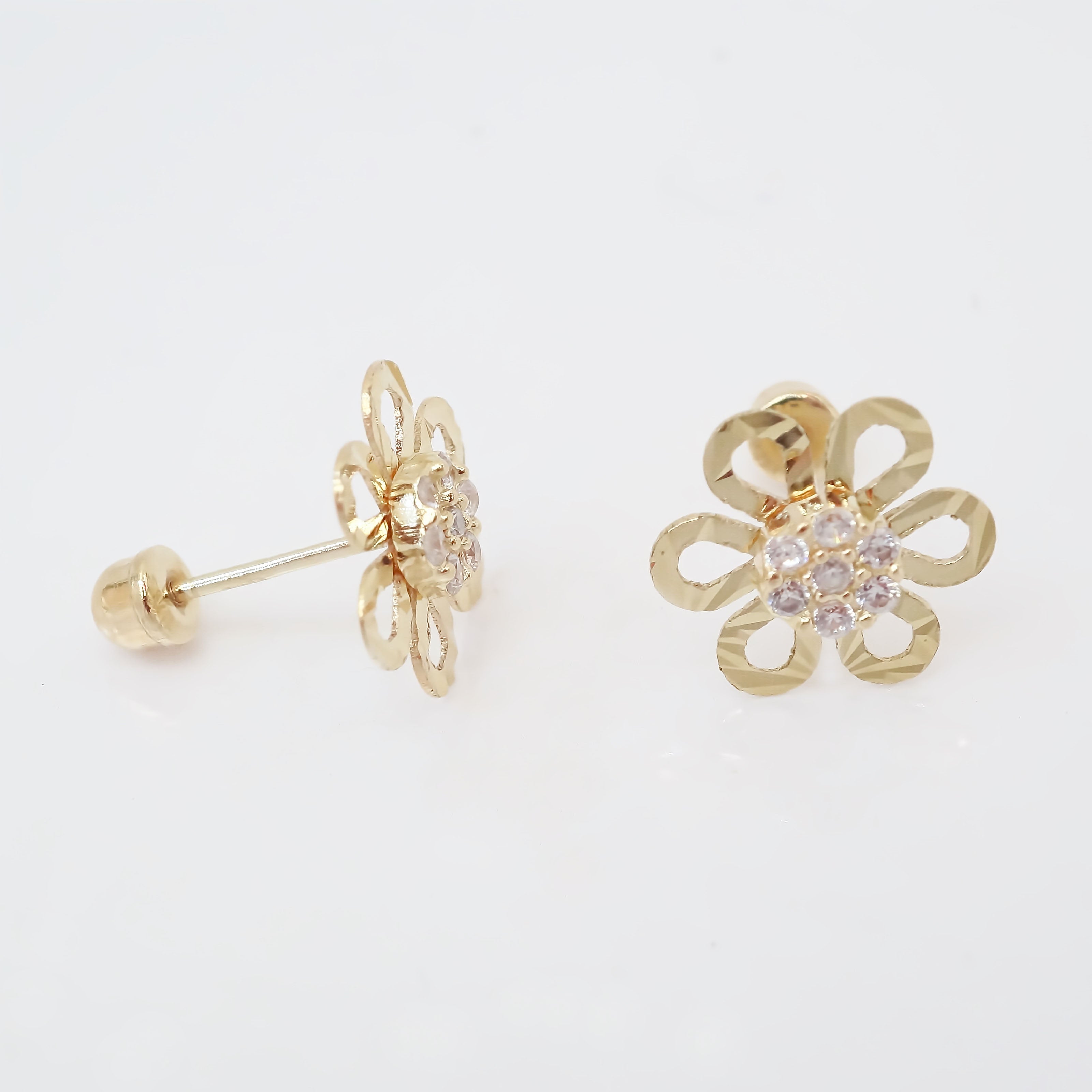 Amor Eterno- Broqueles Flor Diamante Facetada Aretes Oro 10k