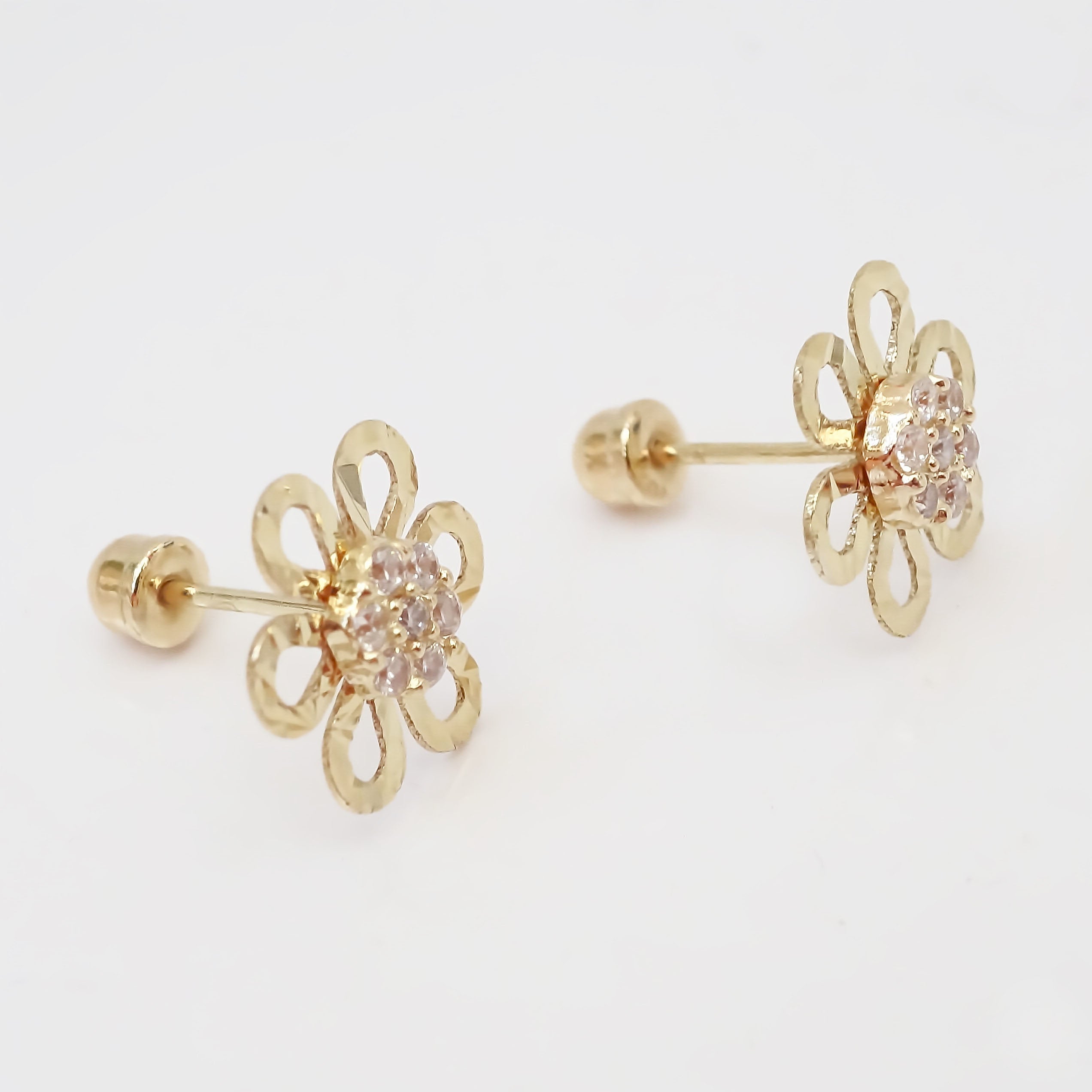 Amor Eterno- Broqueles Flor Diamante Facetada Aretes Oro 10k