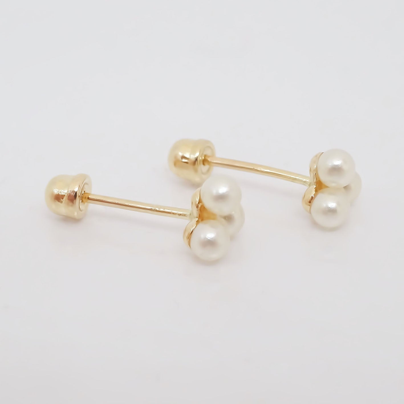 Amor Eterno - Broqueles Mini Trébol / Aretes / Oro 10k / Perla