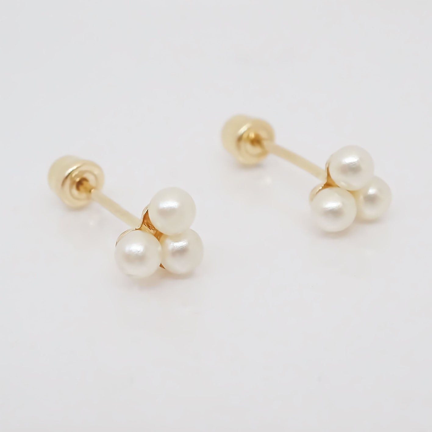 Amor Eterno - Broqueles Mini Trébol / Aretes / Oro 10k / Perla