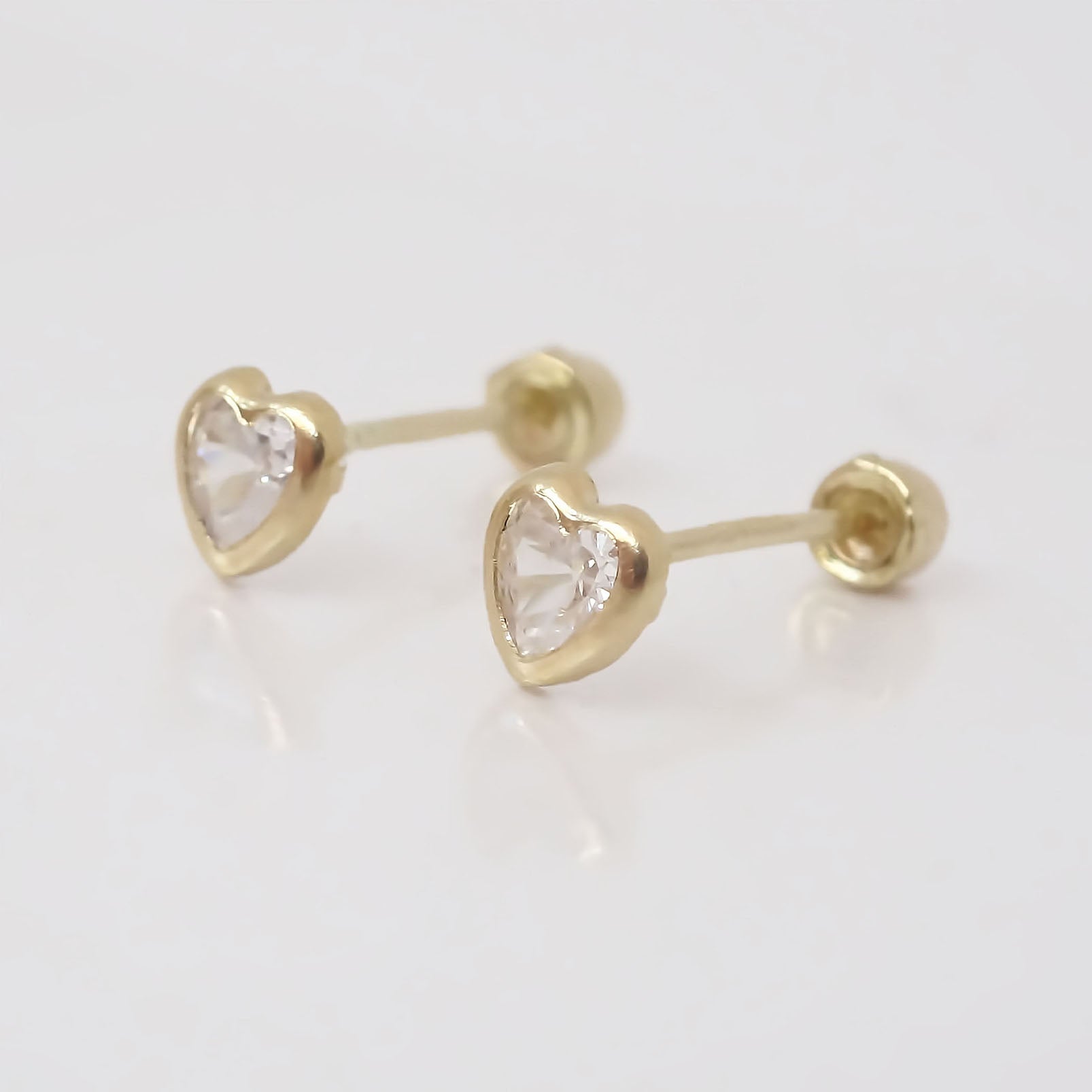 Amor Eterno - Broquel Corazón Bisel Mini Bebé Aretes Oro 10k / Transparente