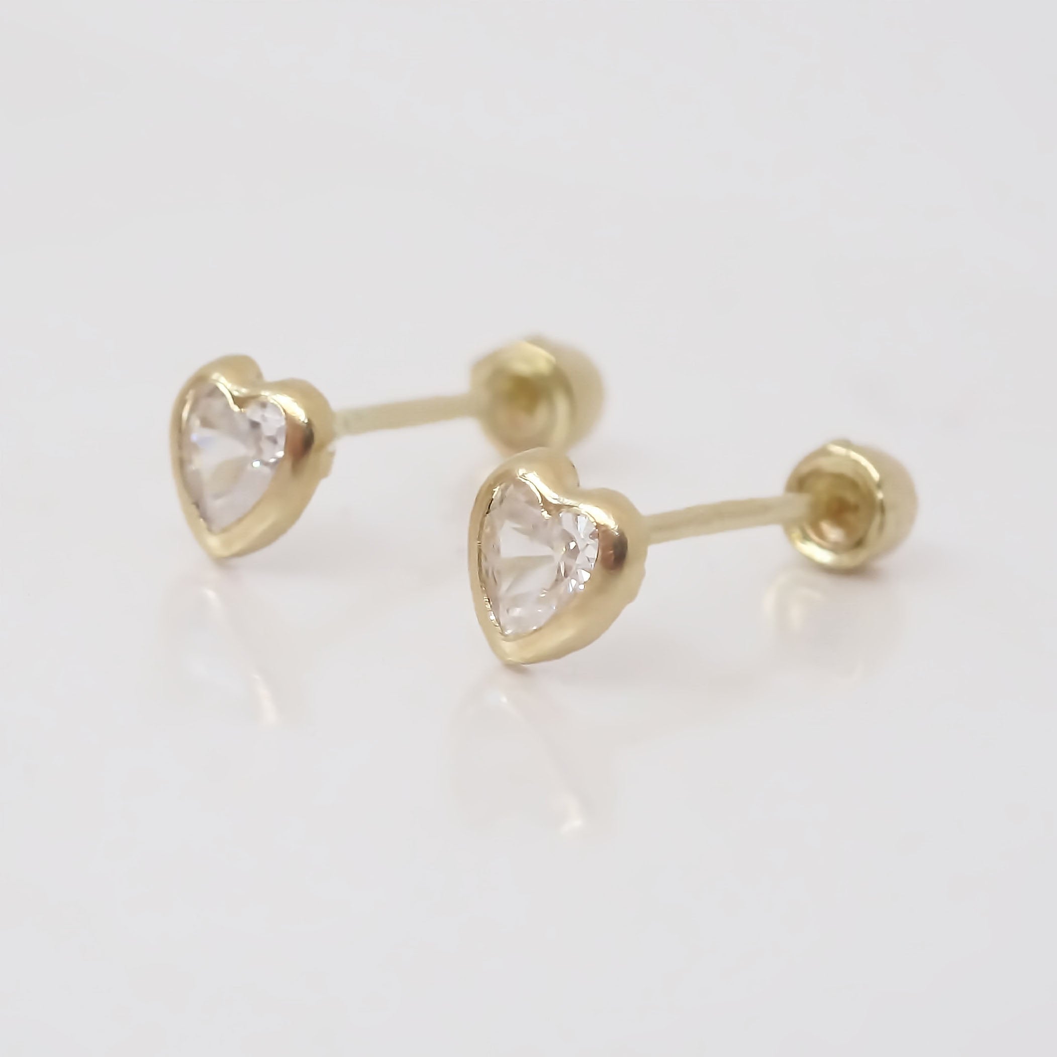 Amor Eterno - Broquel Corazón Bisel Mini Bebé Aretes Oro 10k / Transparente