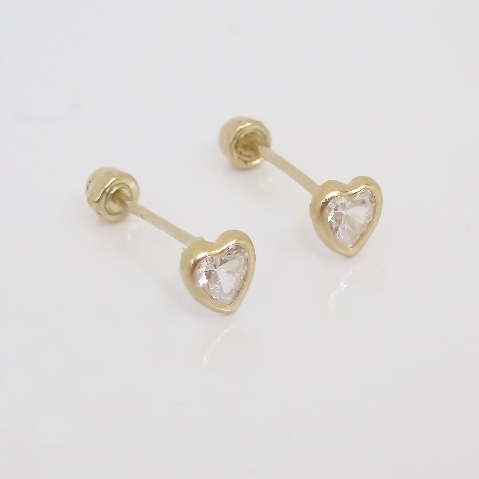 Amor Eterno - Broquel Corazón Bisel Mini Bebé Aretes Oro 10k / Transparente