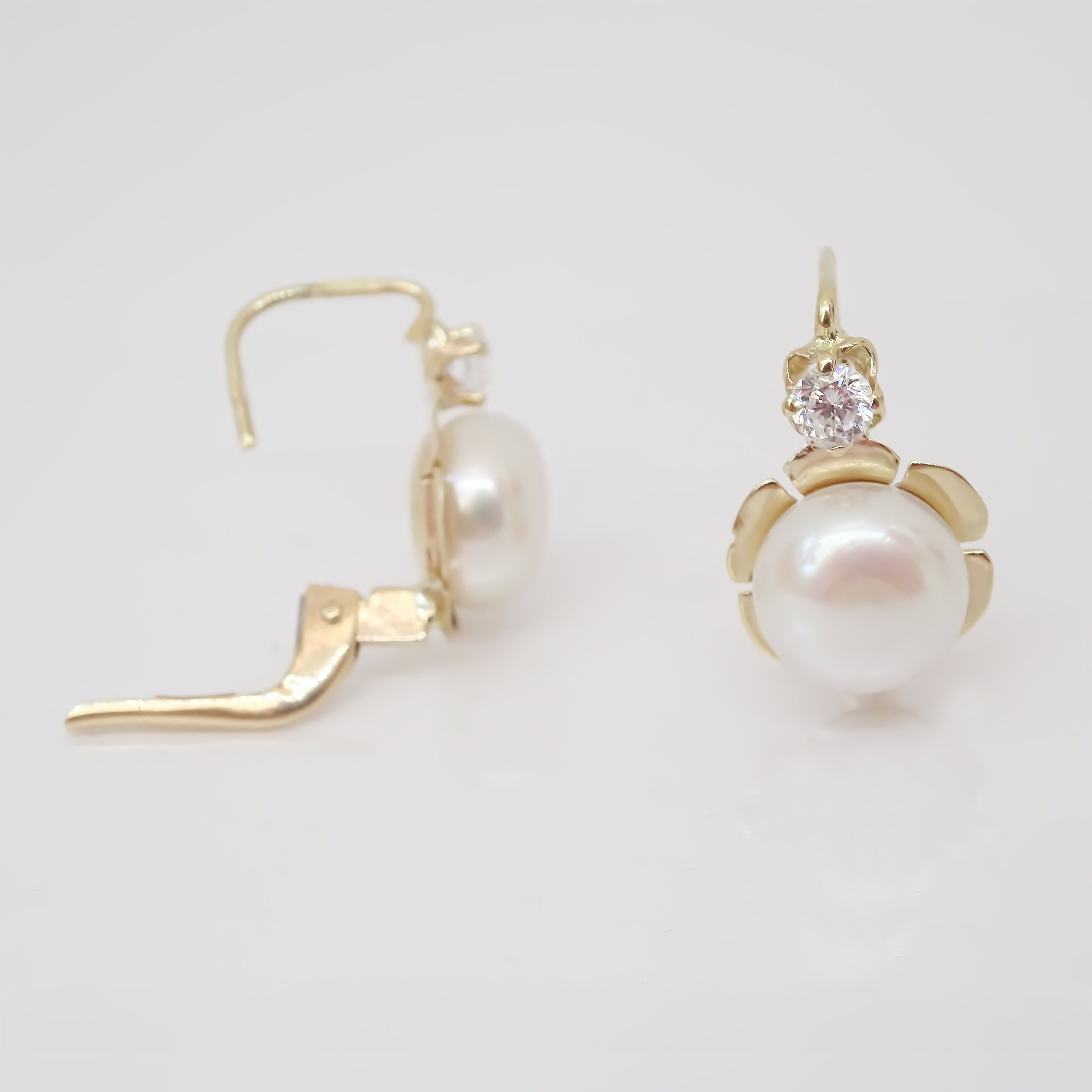 Amor Eterno - Arracada Flor Perla Diamante Aretes / Oro 14k
