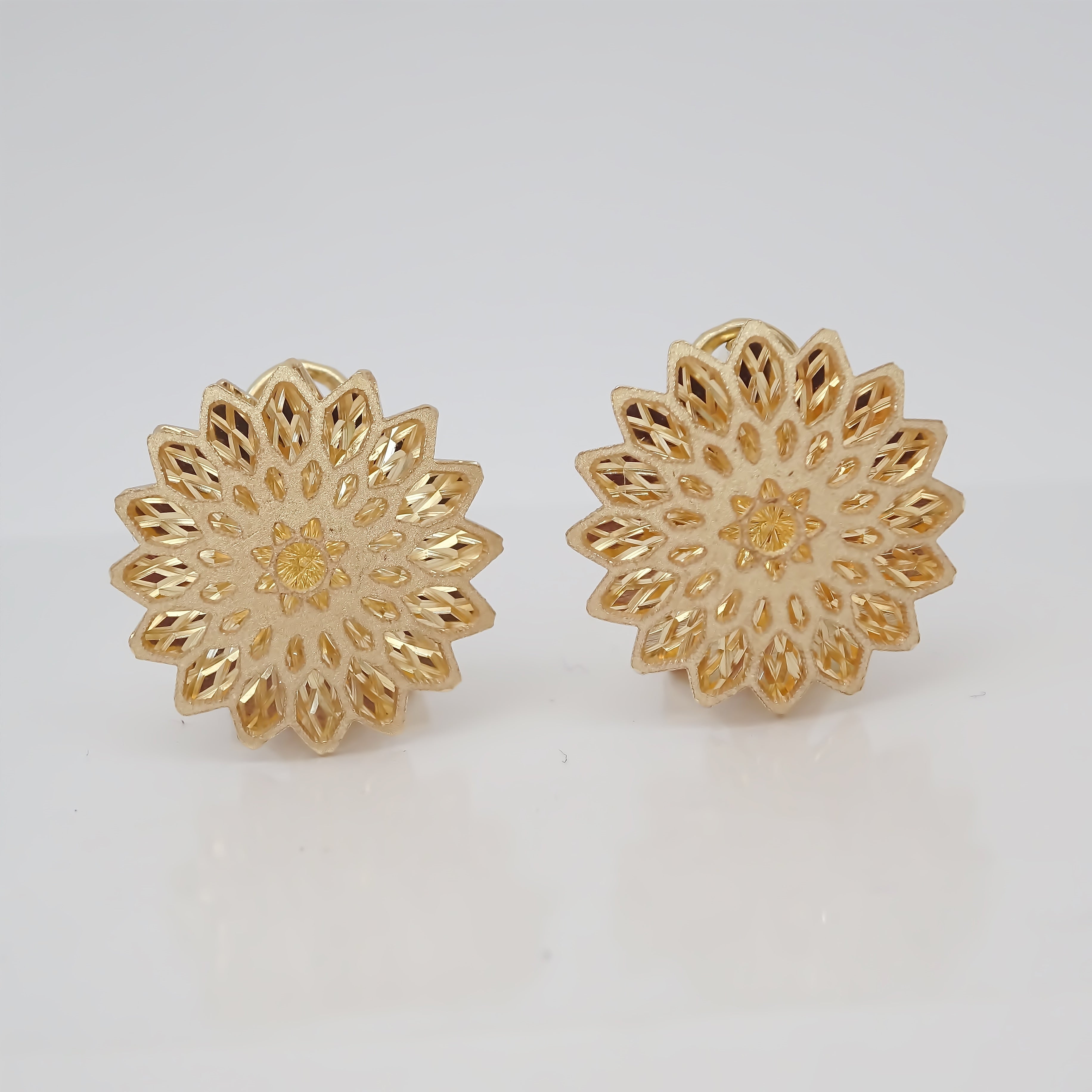 Amor Eterno - Flor Dahlia Aretes Arracadas / Oro 10k