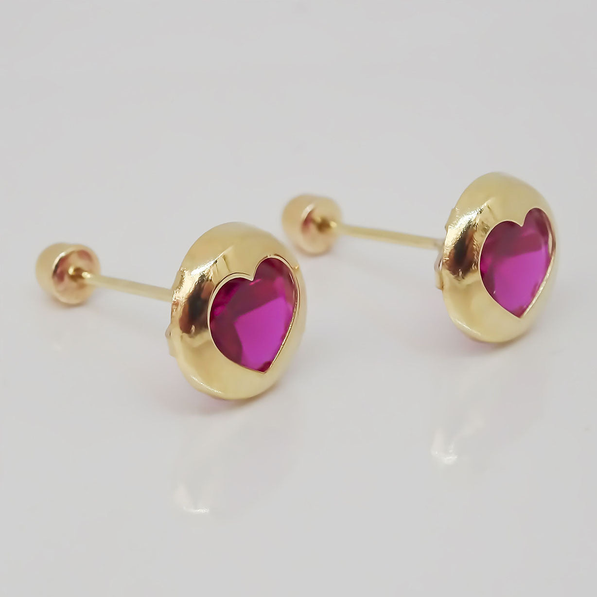 Amor Eterno - Broqueles Bisel Corazón / Aretes / Oro 10k / Fucsia