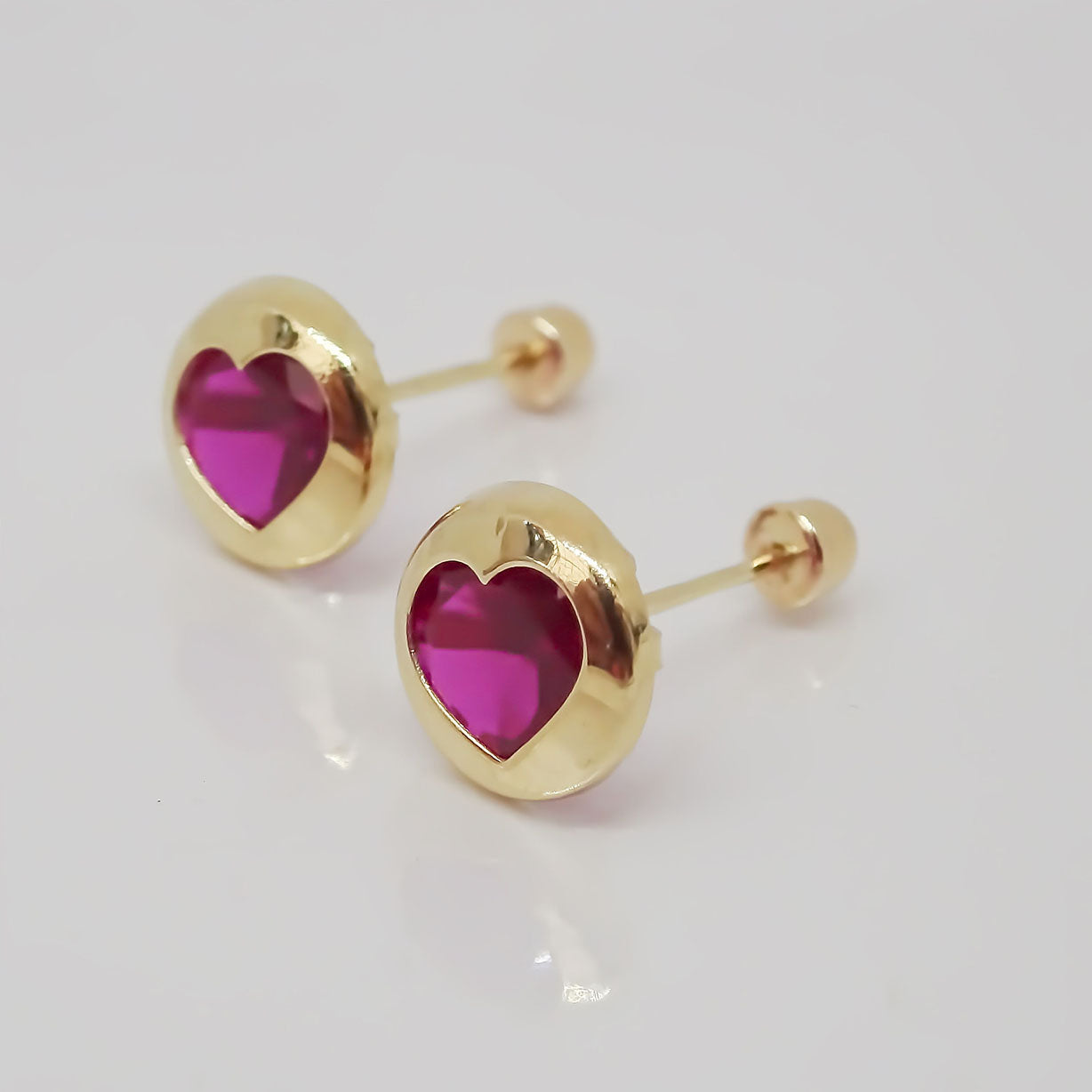 Amor Eterno - Broqueles Bisel Corazón / Aretes / Oro 10k / Fucsia