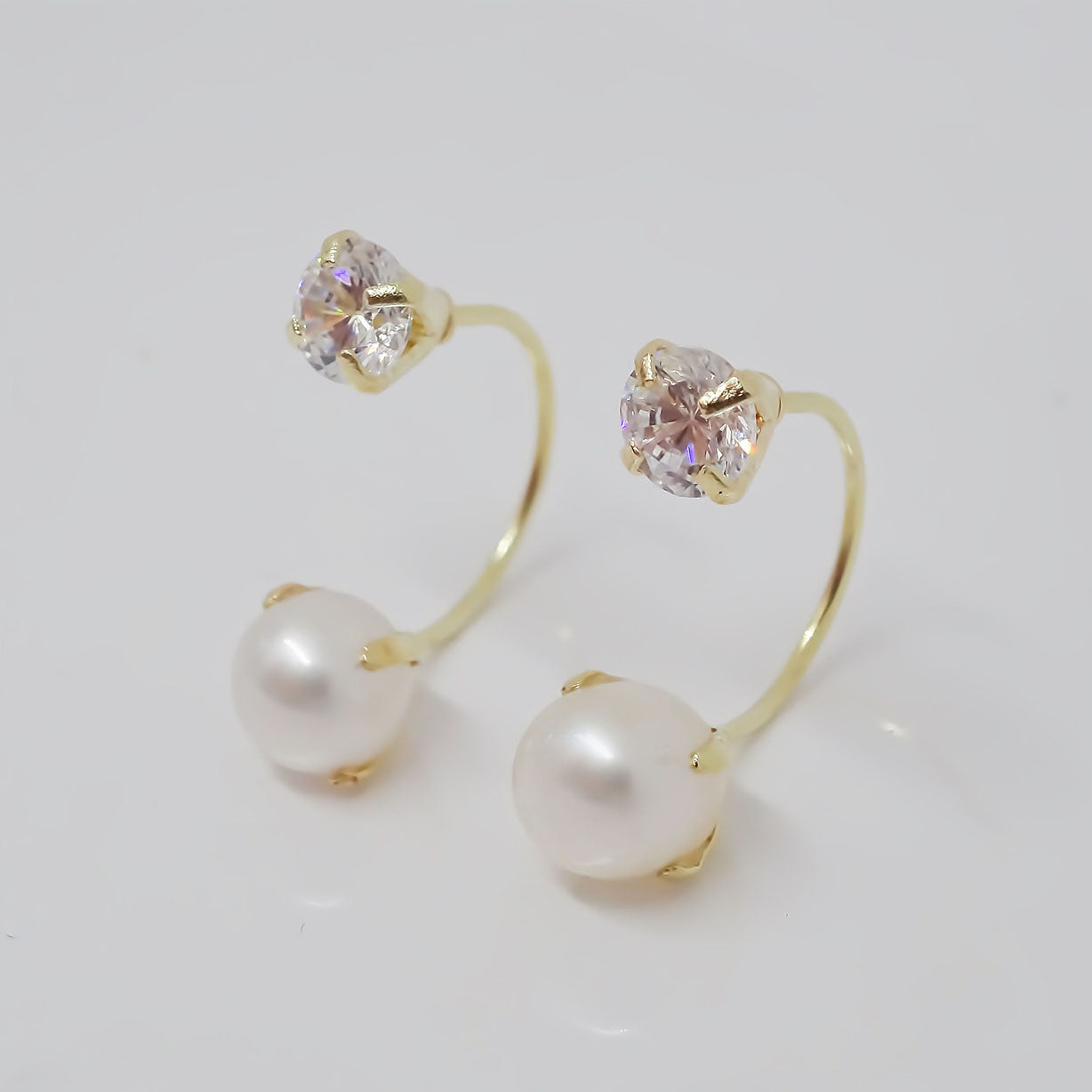 Amor Eterno - Broqueles Curvos / Aretes / Oro Sólido 10k / Perla