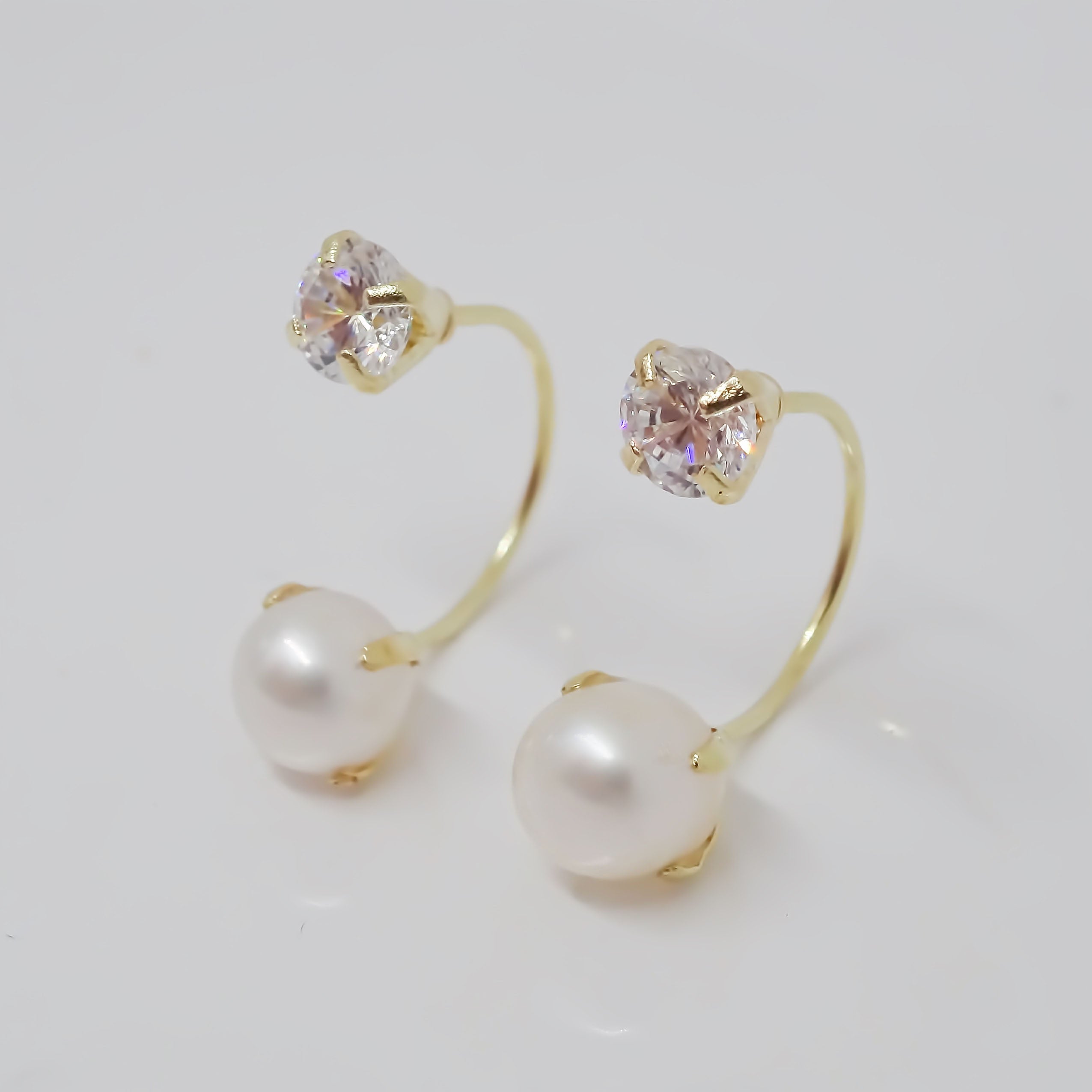 Amor Eterno - Broqueles Curvos / Aretes / Oro Sólido 10k / Perla