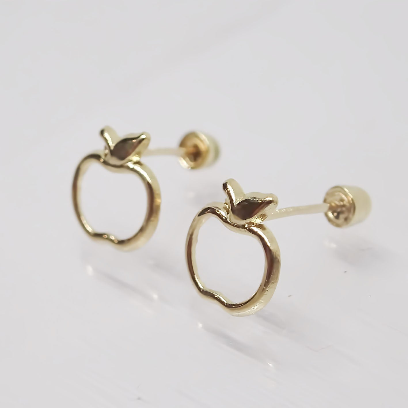 Amor Eterno - Broqueles Manzana Silueta / Aretes Oro 10k