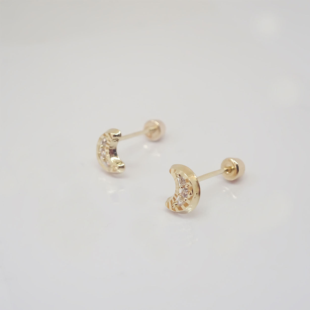 Amor Eterno - Broqueles Luna Mini Diamantes / Aretes Oro 10k