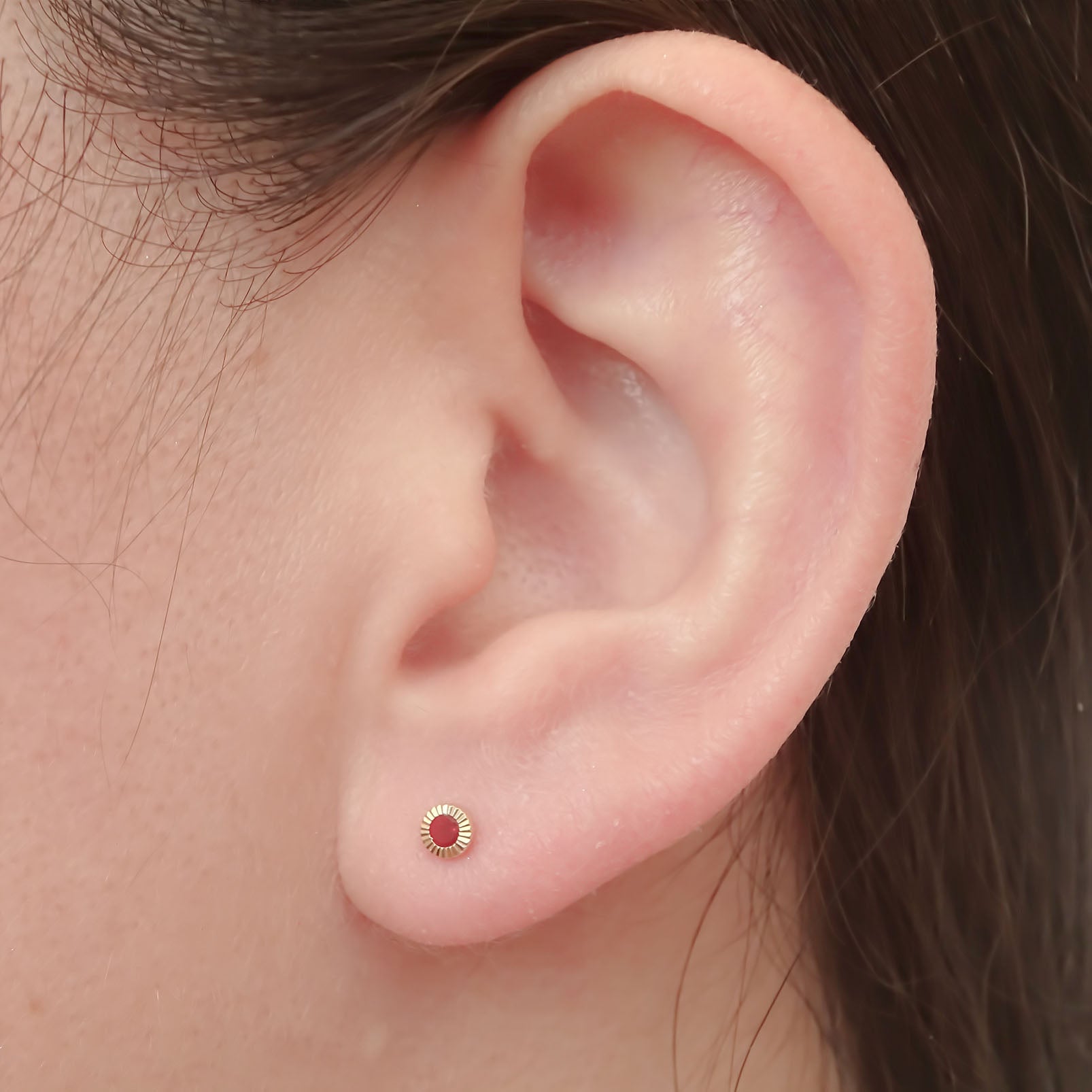 Amor Eterno - Broqueles Facetado Bebé / Aretes / Oro 10k / Rojo