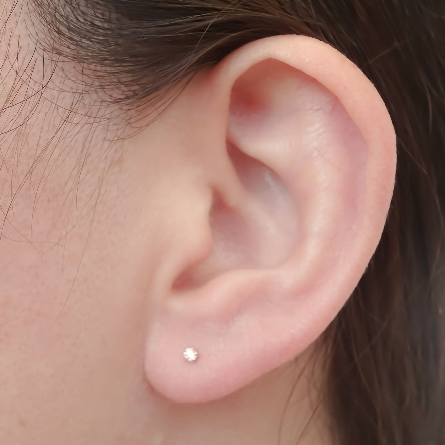 Amor Eterno - Broqueles Recto Mini Bebé / Aretes / Oro 10k / Rosa