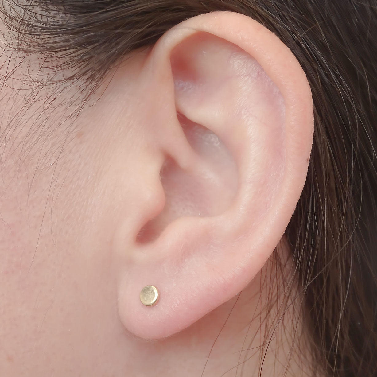 Amor Eterno - Broqueles Circulo Basic Bebé Aretes / Oro 10k