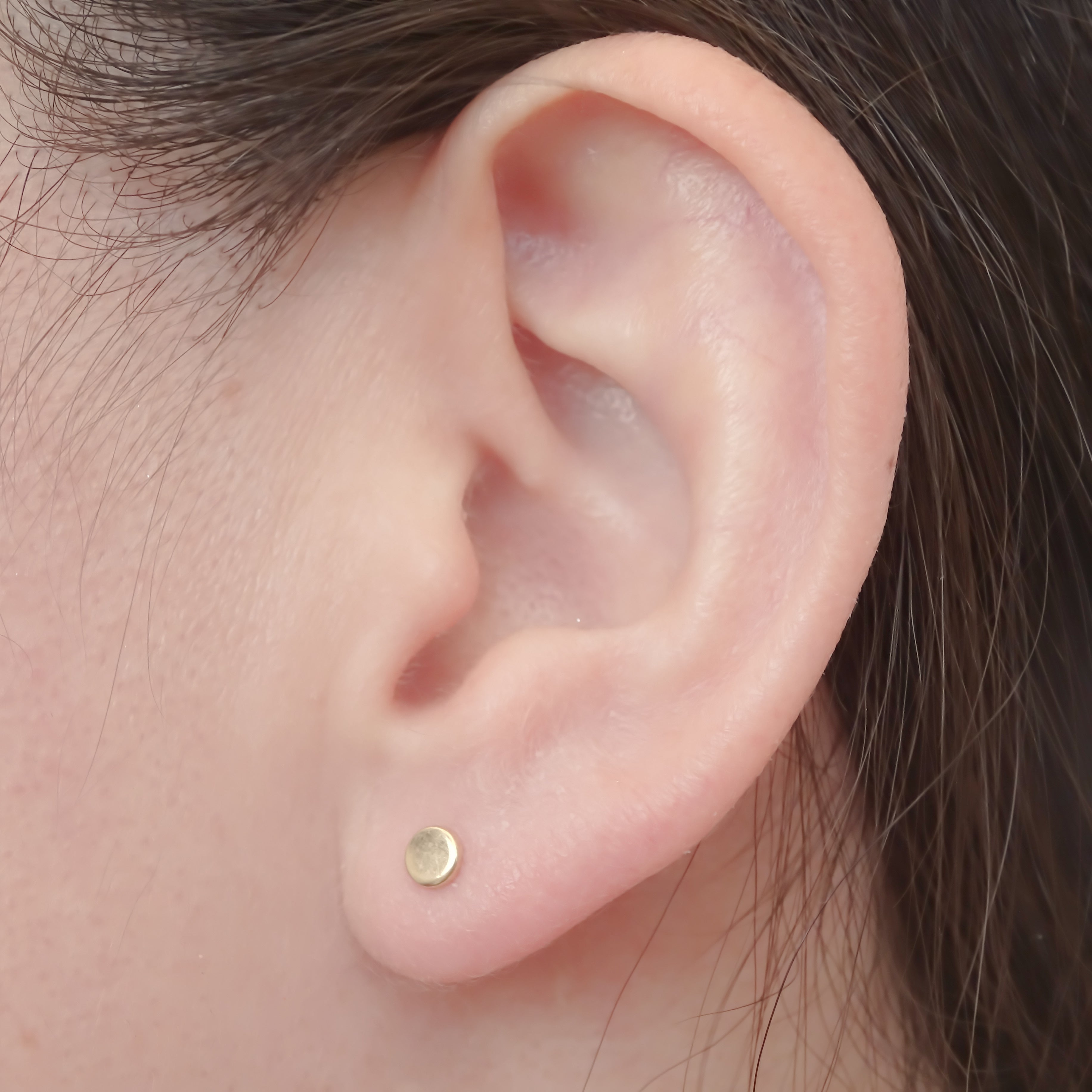 Amor Eterno - Broqueles Circulo Basic Bebé Aretes / Oro 10k