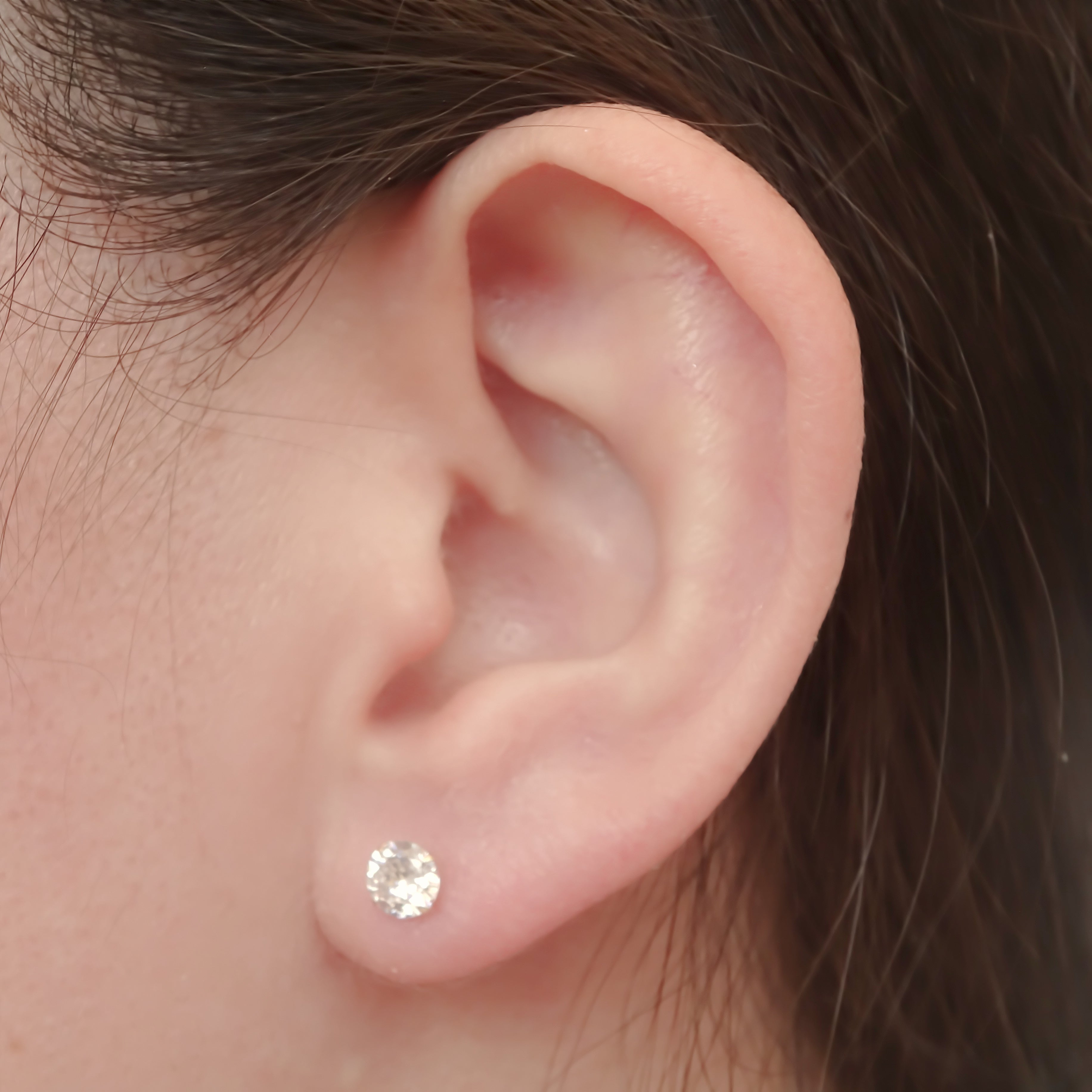 Amor Eterno - Broquel Círculo Desigual Aretes Oro Sólido 10k