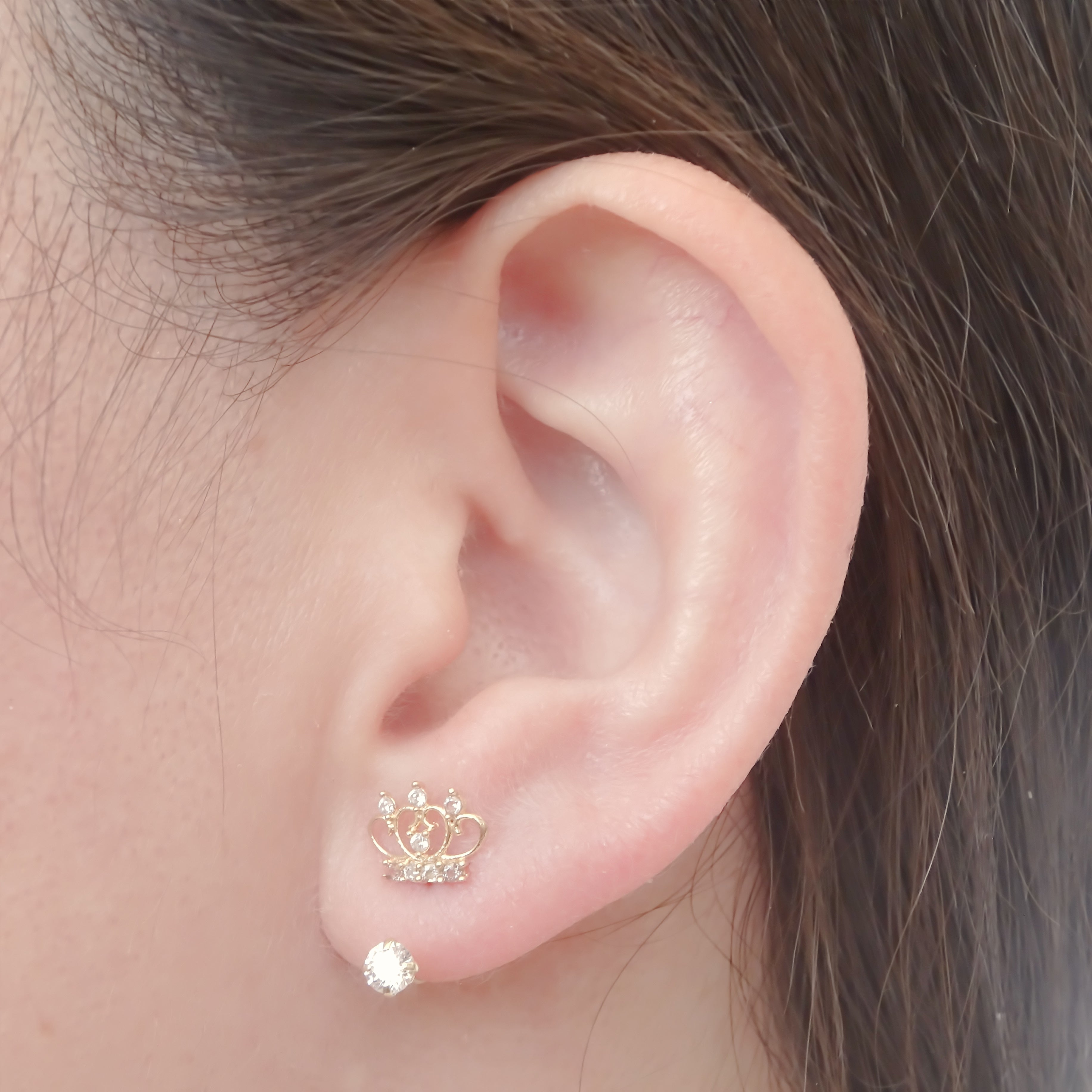 Amor Eterno - Broqueles Curvos Corona / Aretes Oro 10k