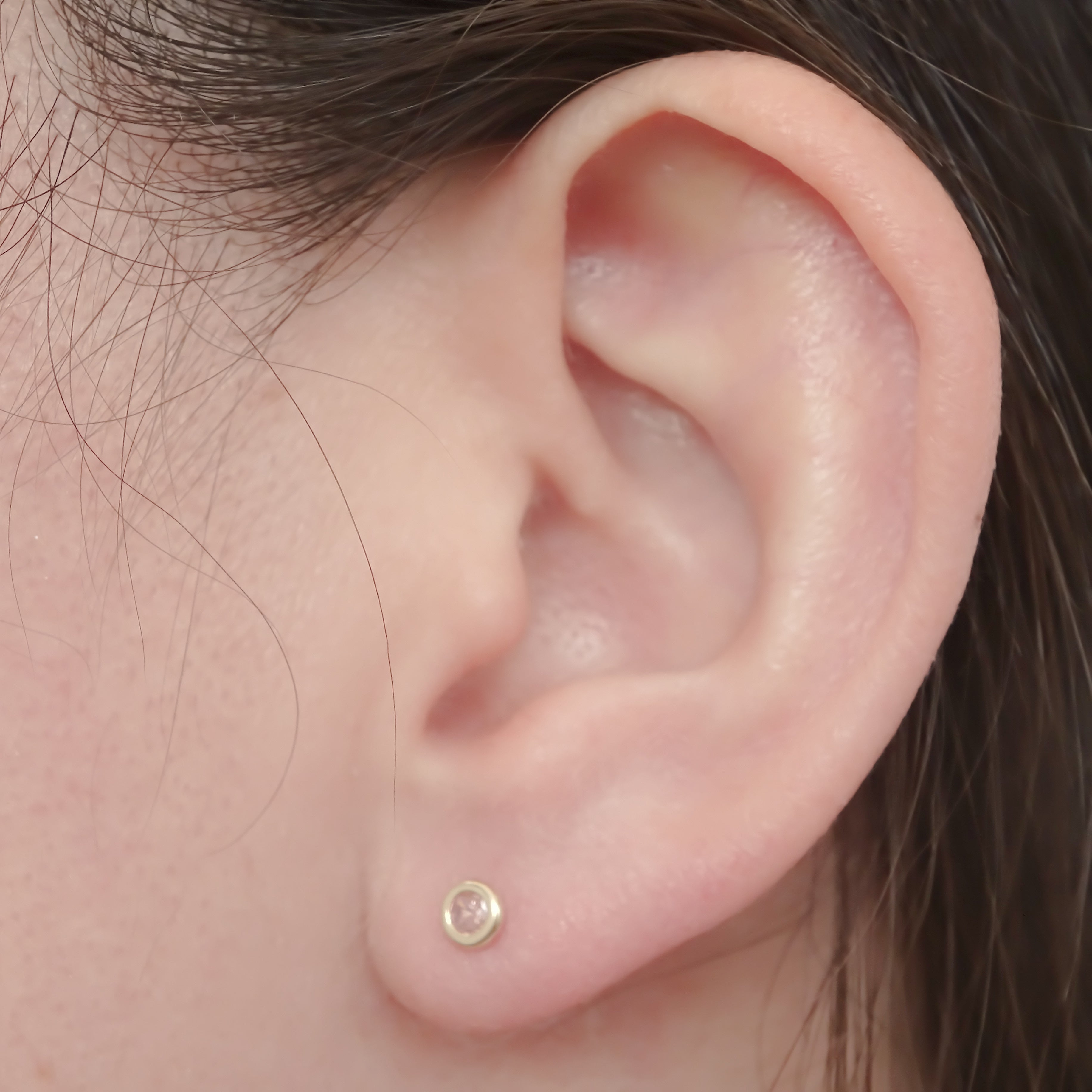 Amor Eterno - Broqueles Bisel Bebé 4 Mm / Aretes Oro 10k / ROSA
