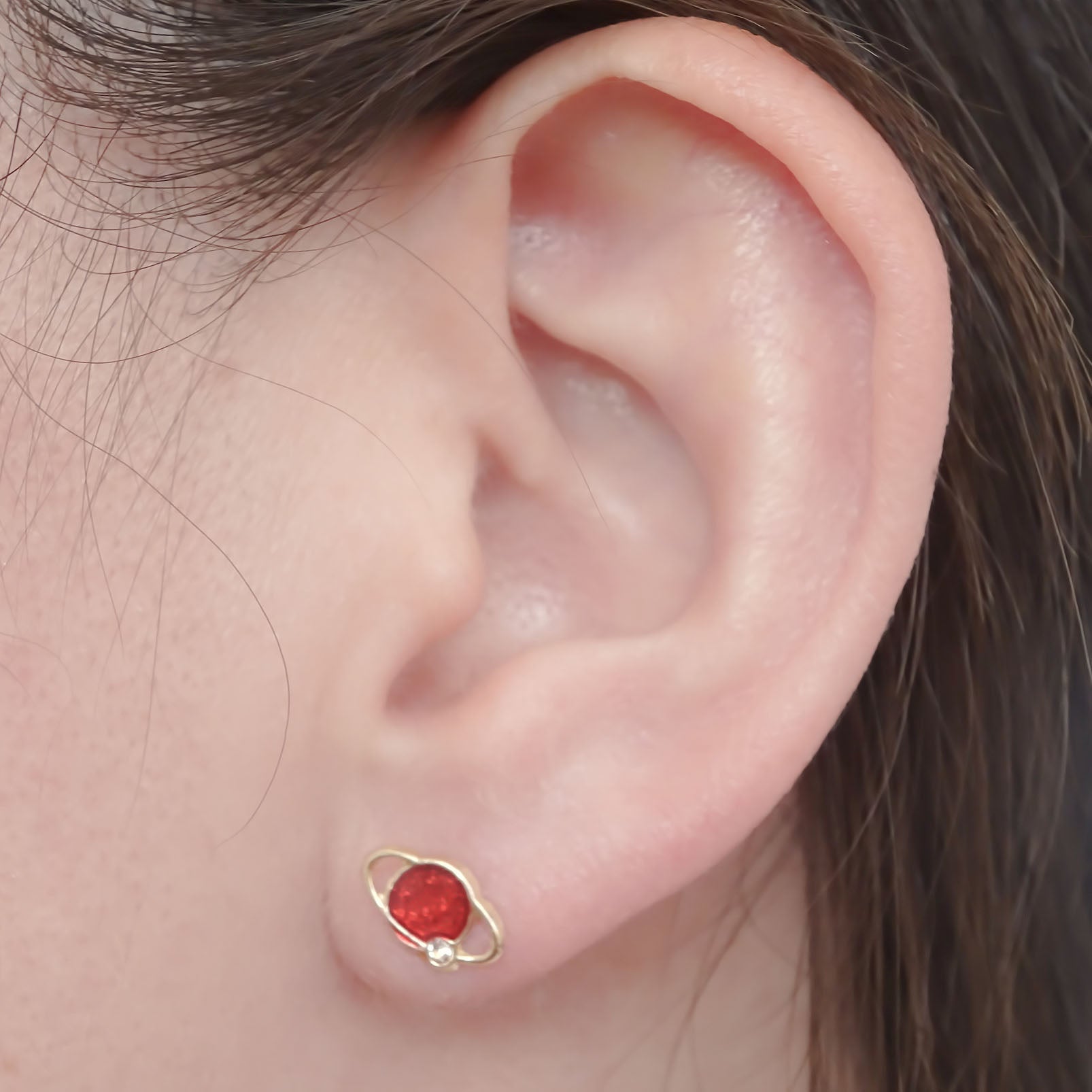 Amor Eterno - Broqueles Deluxe Saturno / Aretes / Oro 10k / Rojo