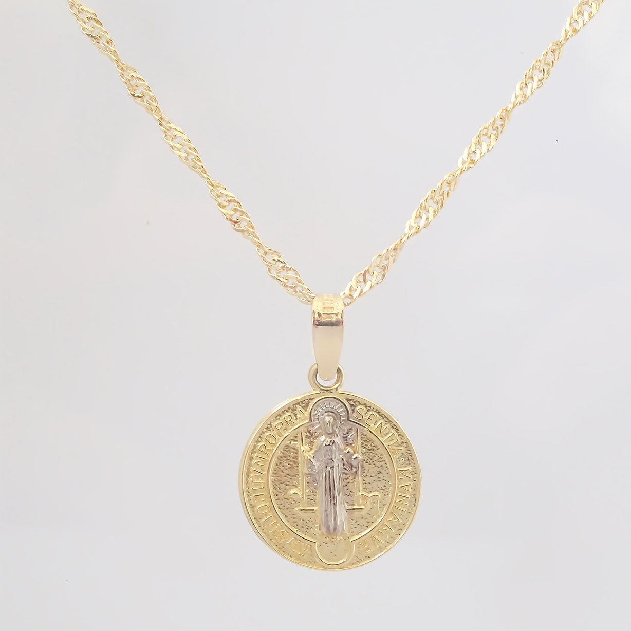 Amor Eterno - Dije Medalla San Benito / 2 Oros 10k + Cadena de Regalo
