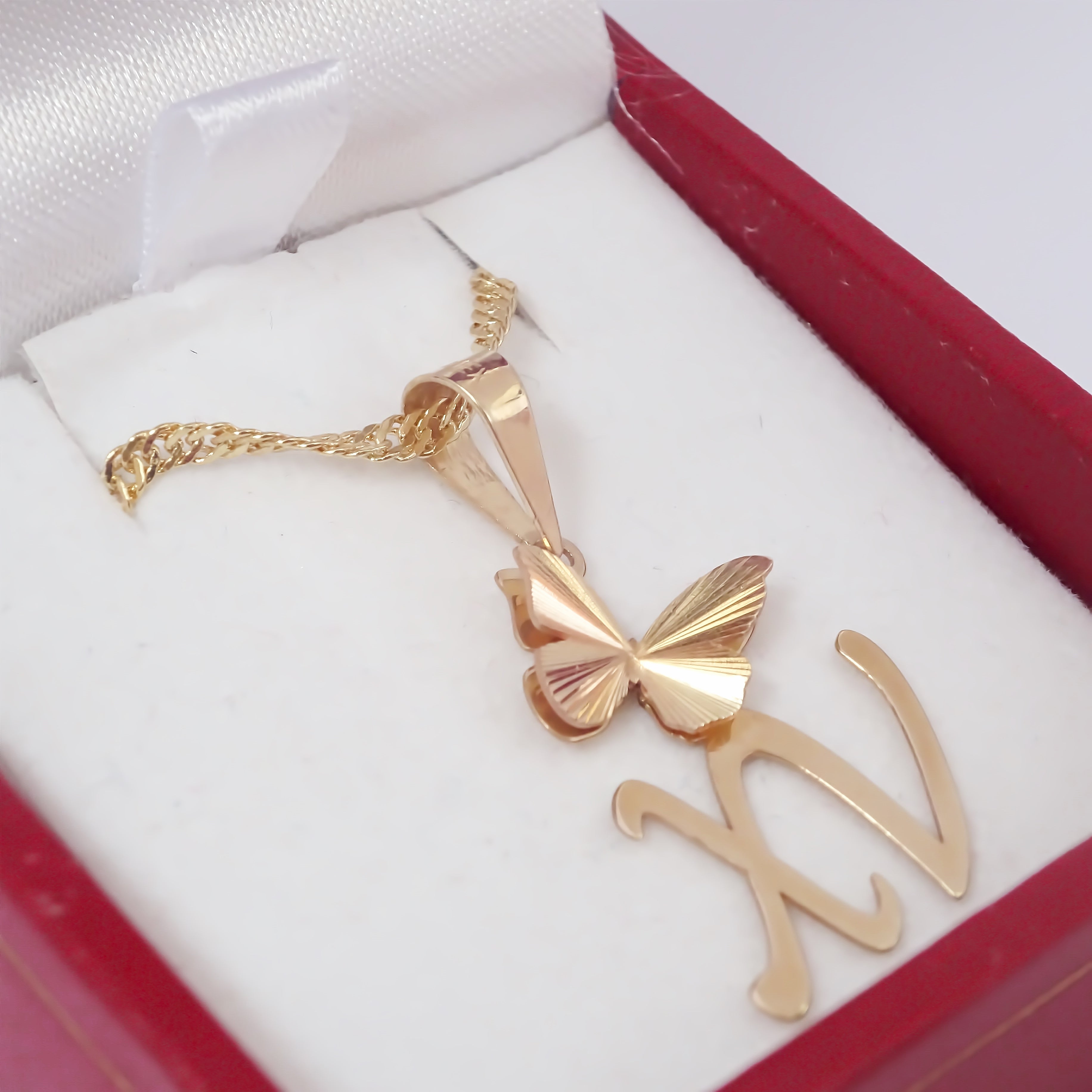Amor Eterno - Dije XV Años Mariposa / Oro 10k Cadena de Regalo