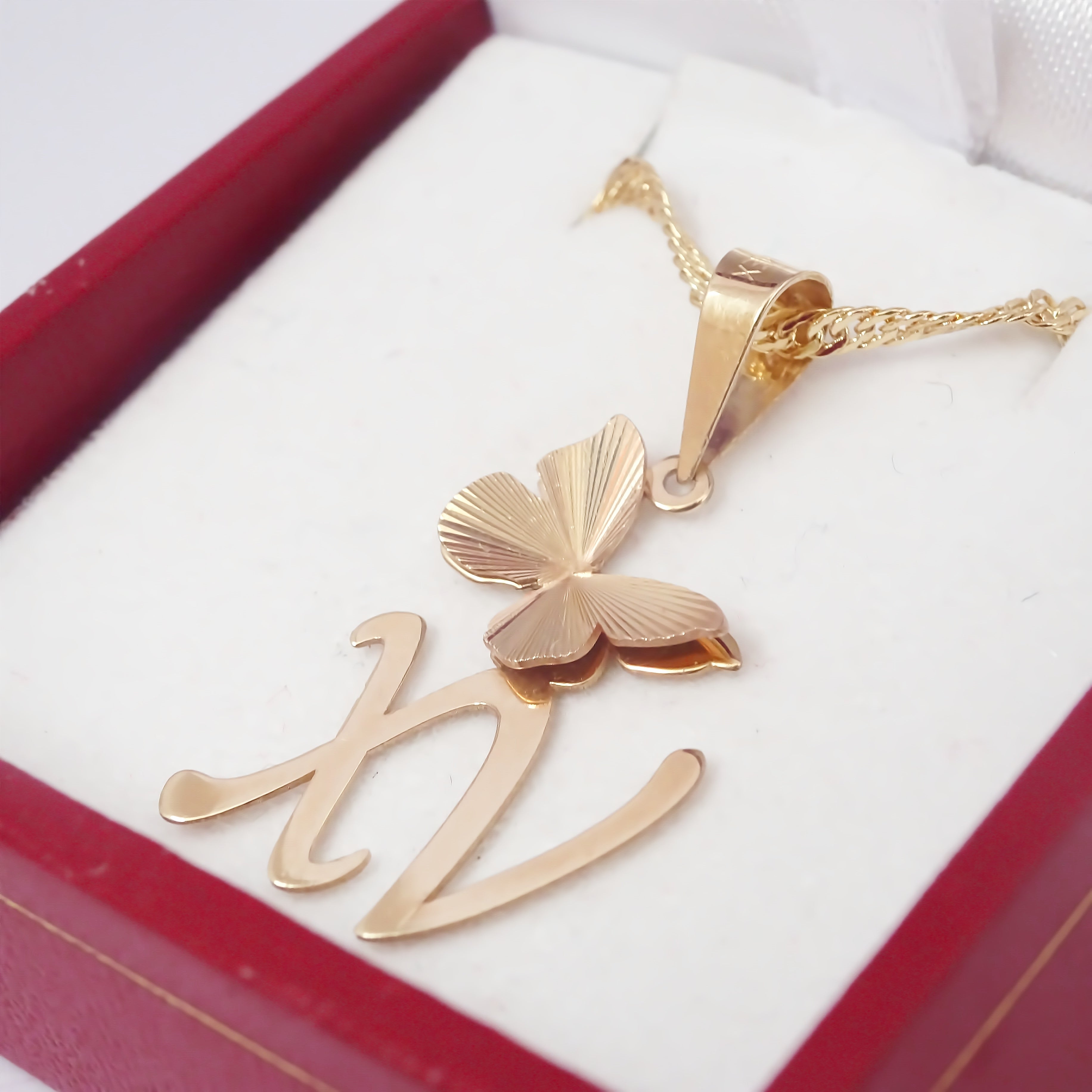 Amor Eterno - Dije XV Años Mariposa / Oro 10k Cadena de Regalo
